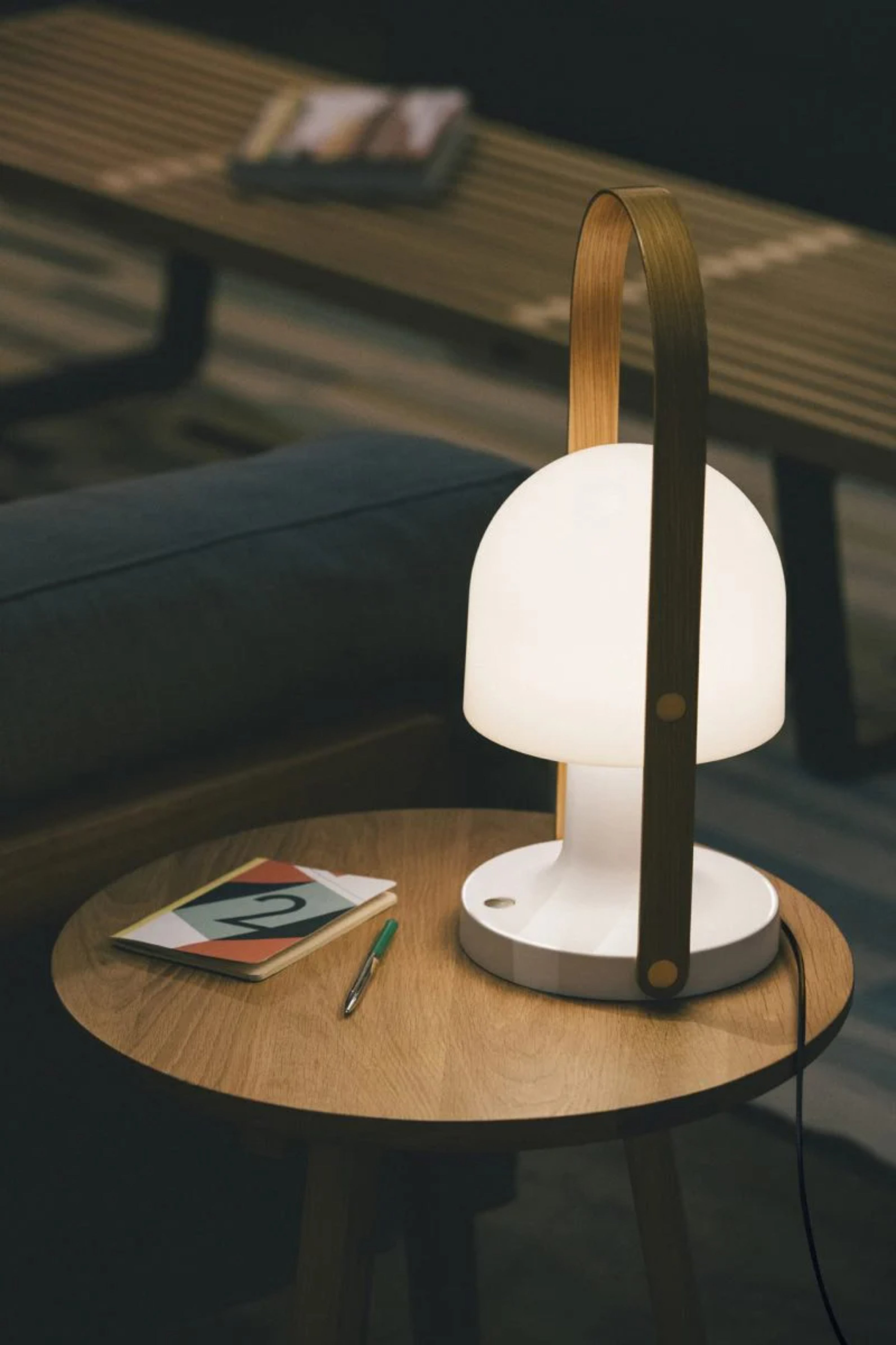 Tischlampe FOLLOWME PLUS in Weiß mit Braun
