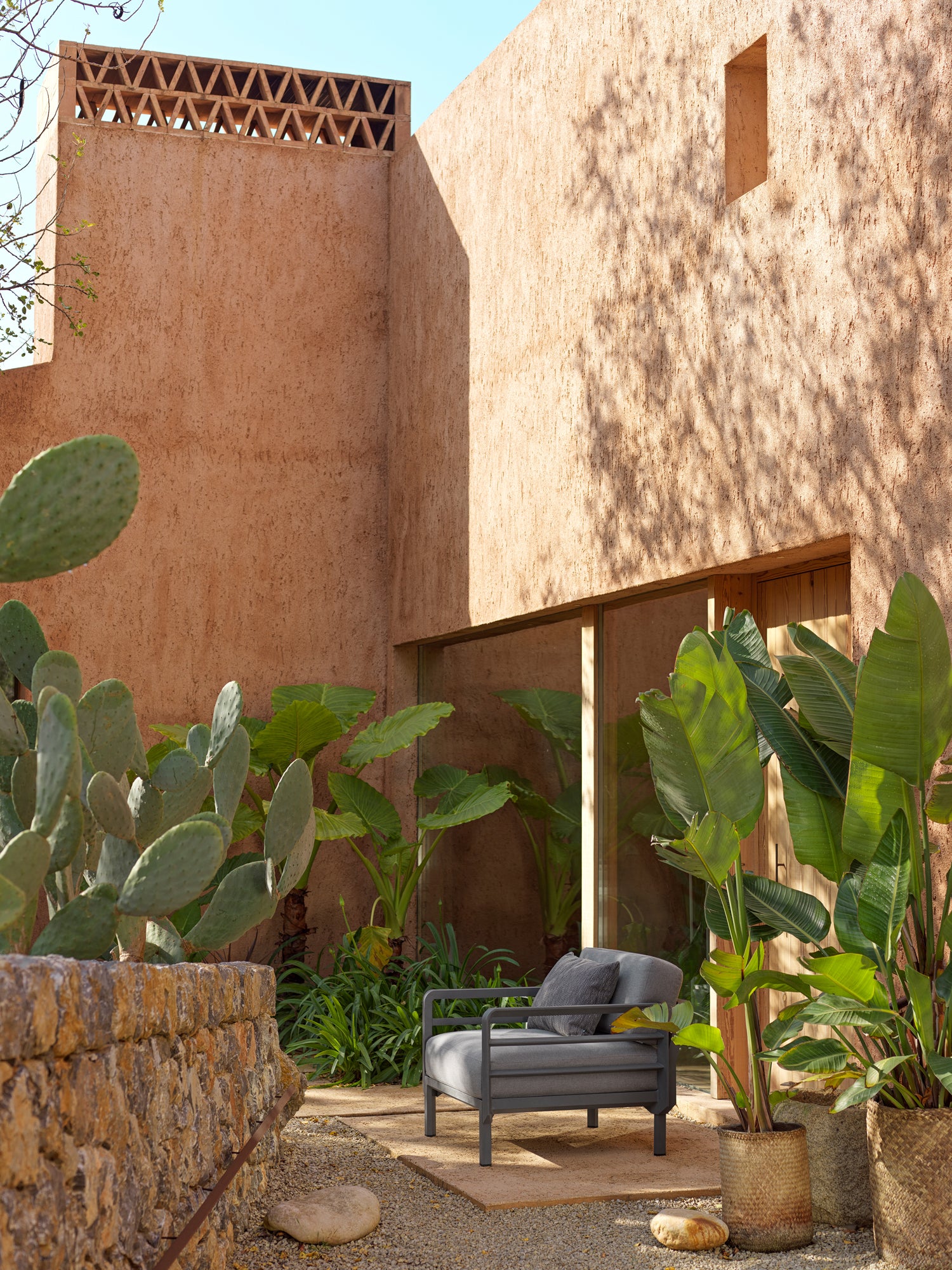 MAXIMO Pearl Outdoor Armchair with Green Base