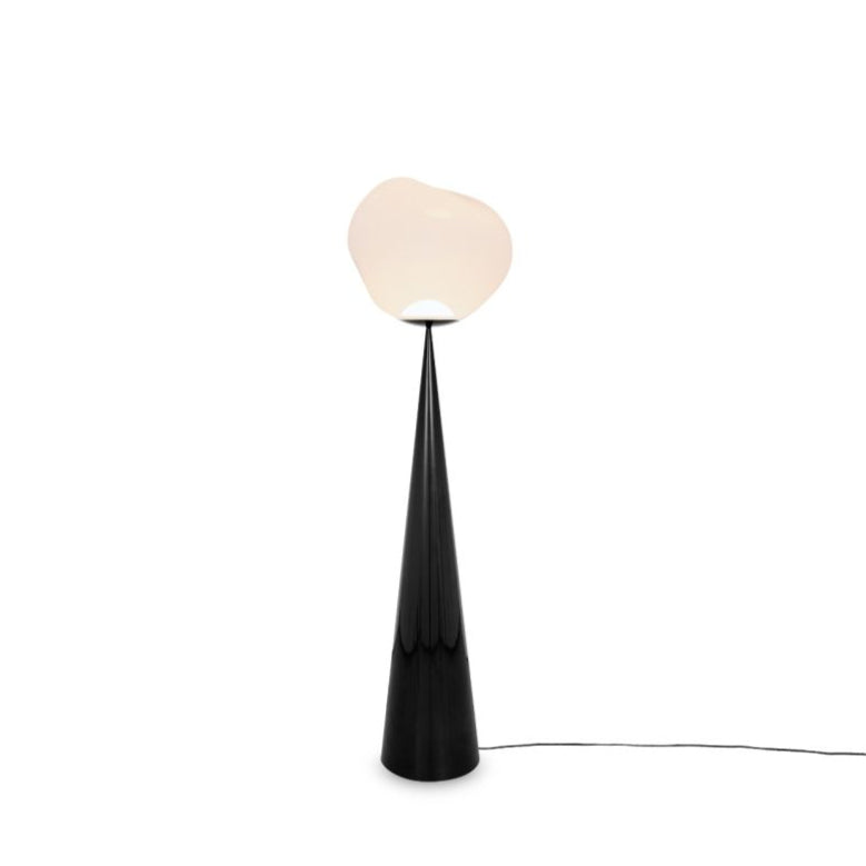 Unterirdische Stehlampe mit einer schwarzen Basis schmelzen