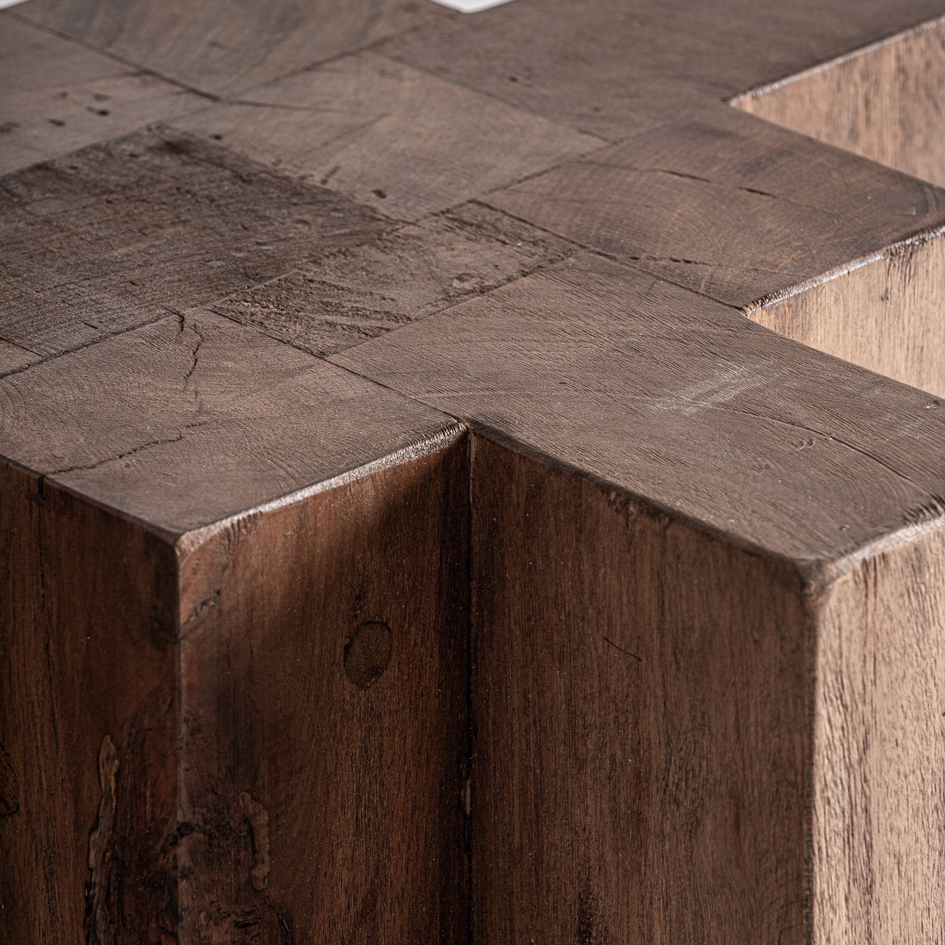 Beistelltisch BRUTALIST aus recyceltem Holz