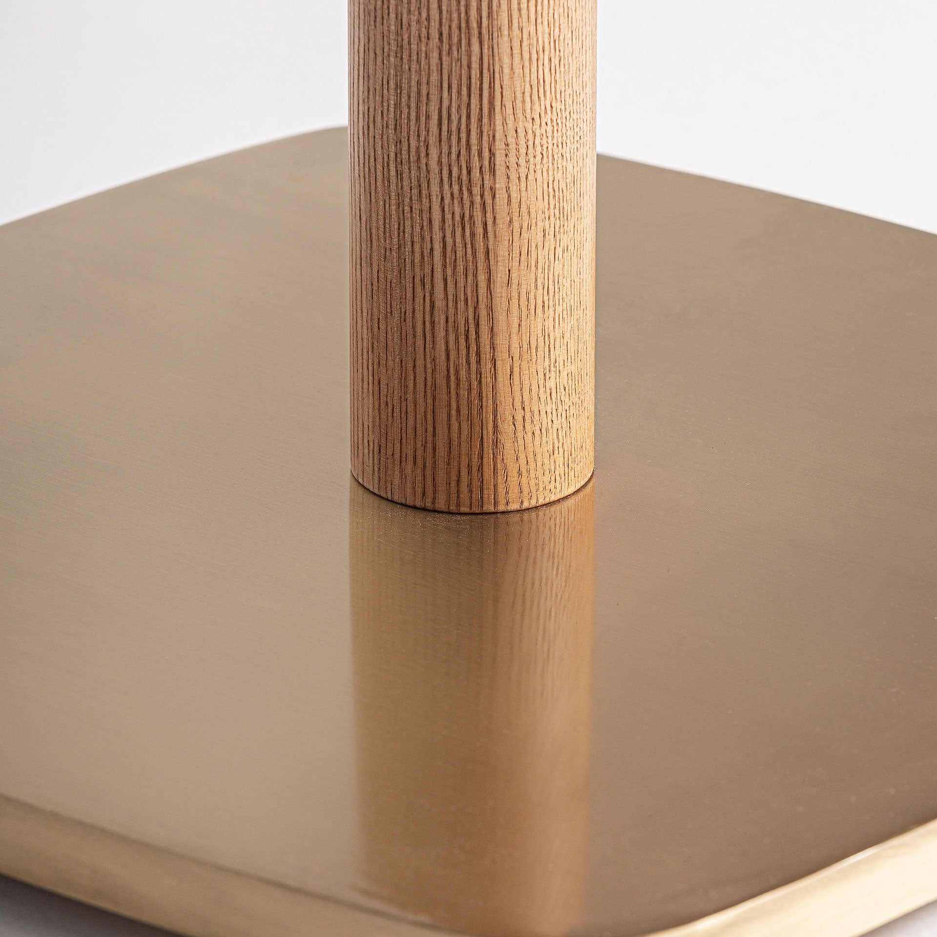 Barhocker ALFERCE cremefarbenes Terrazzo mit Holzgestell