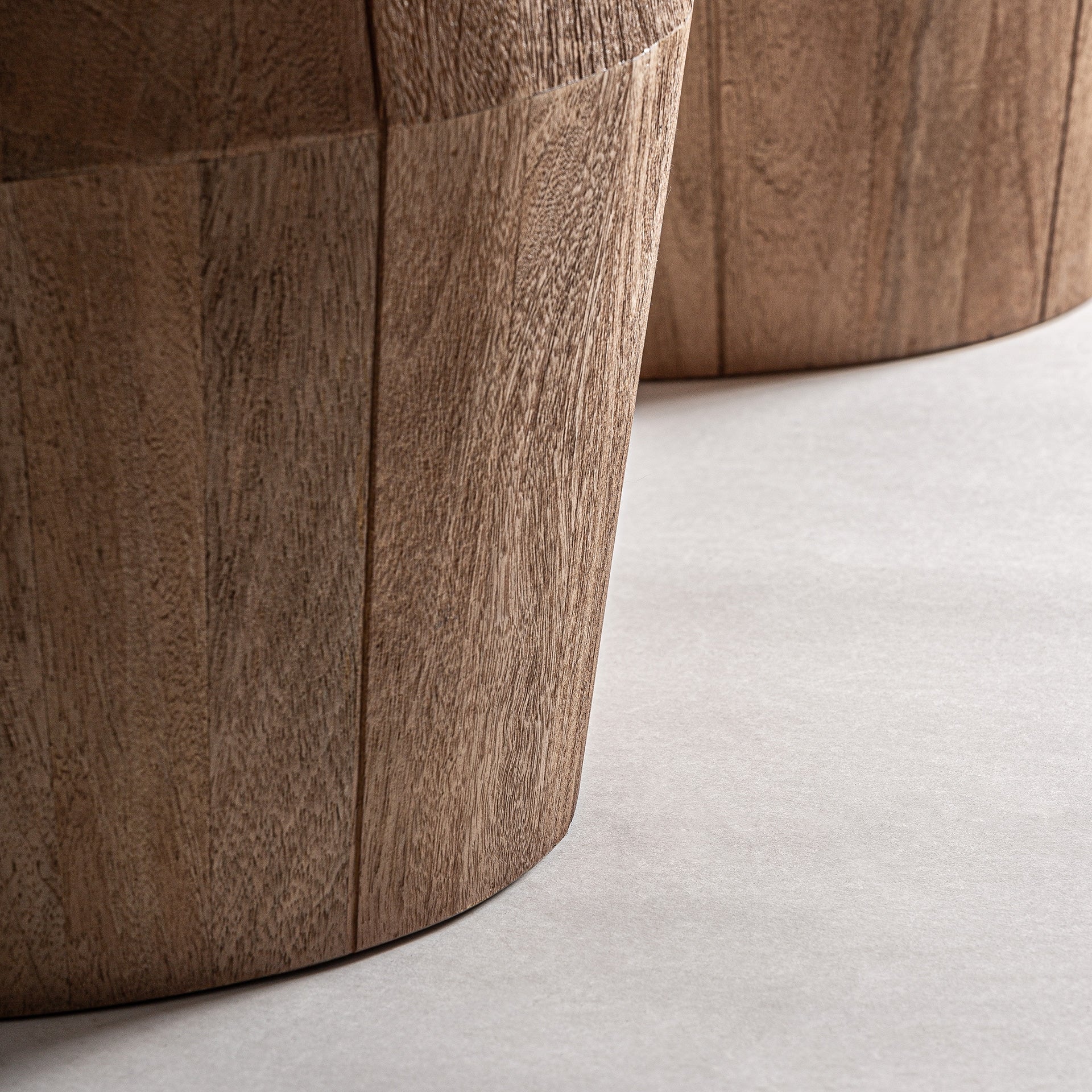 Ovaler Tisch JACQUARD aus Mangoholz