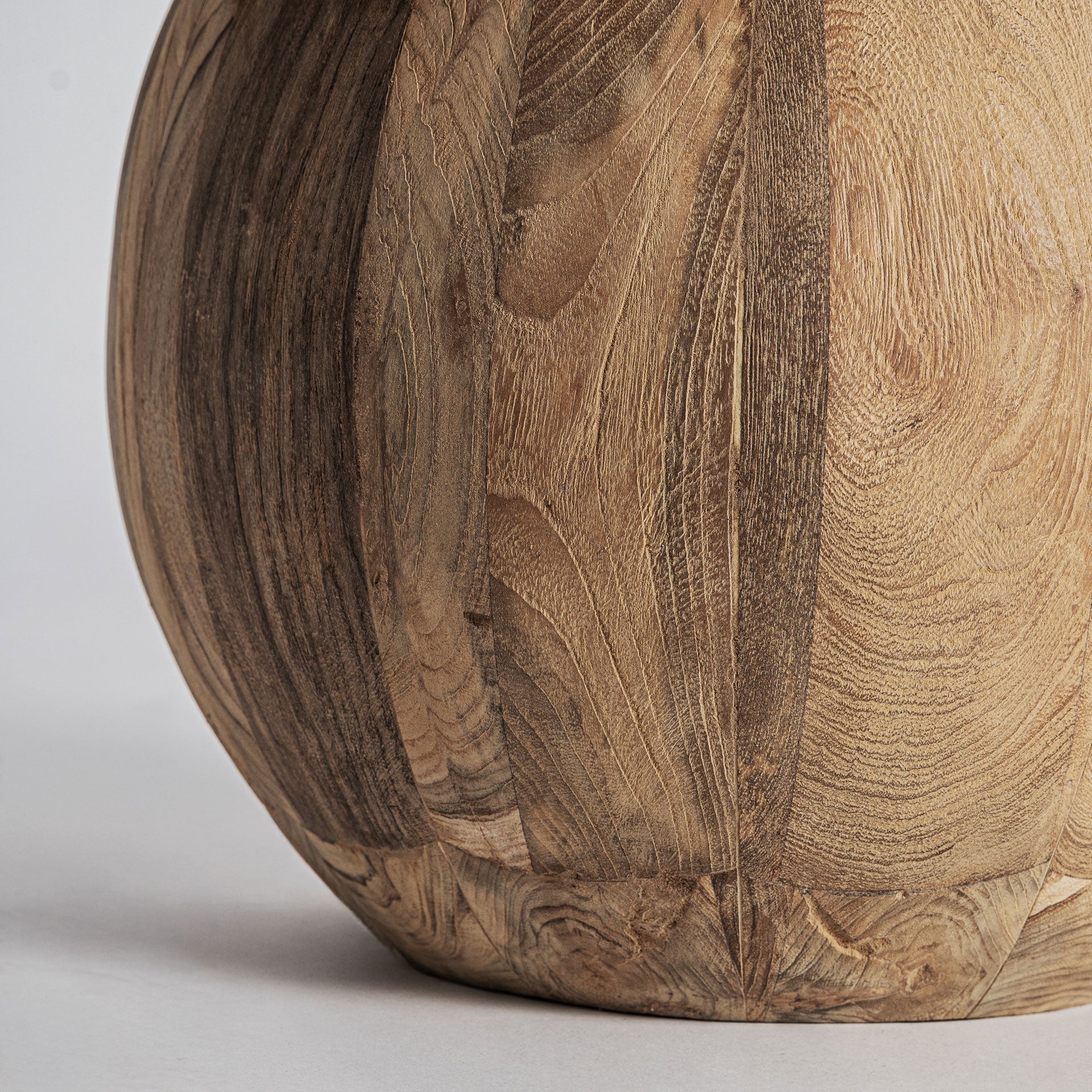 Runder Couchtisch ERLOY aus recyceltem Teakholz