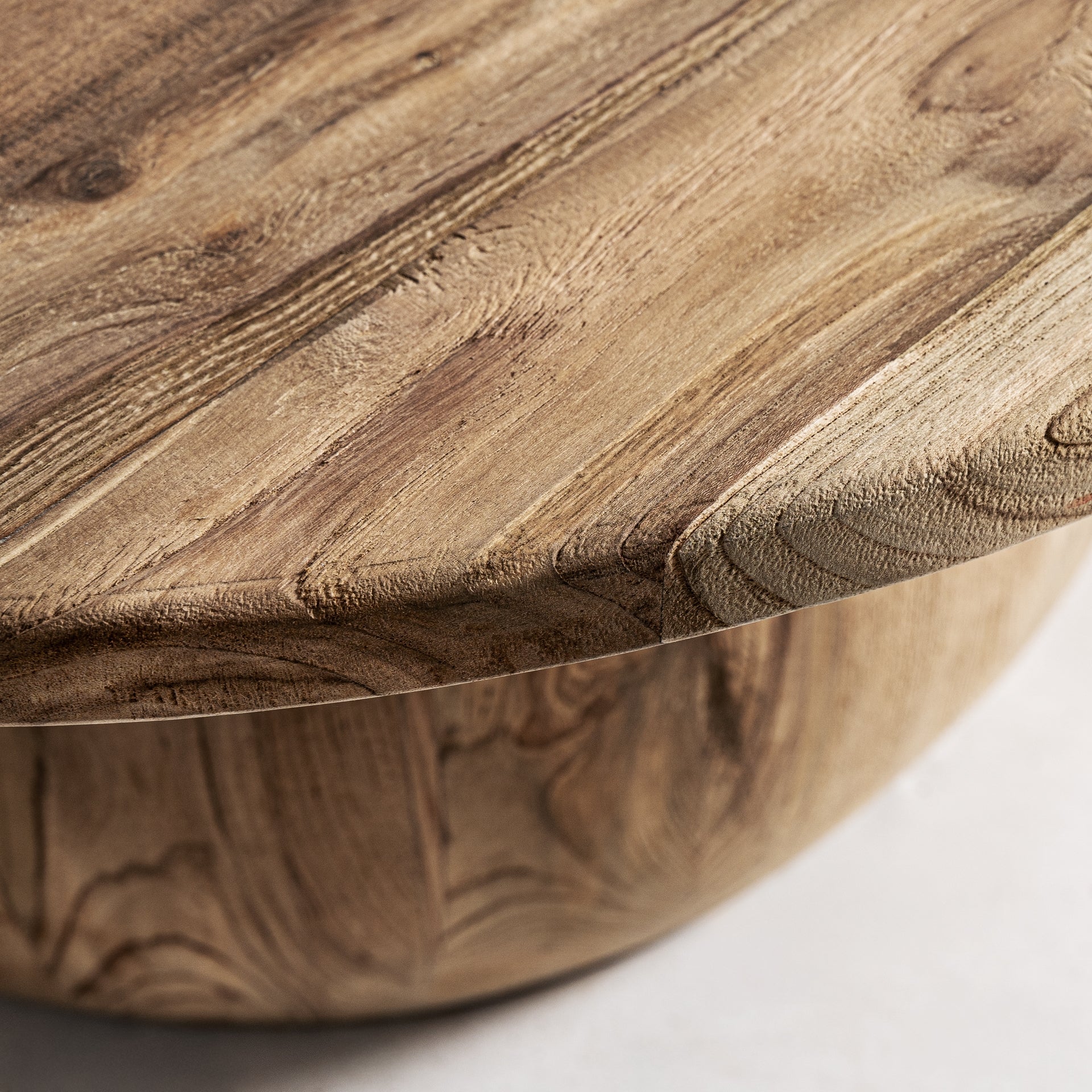 Runder Couchtisch ERLOY aus recyceltem Teakholz