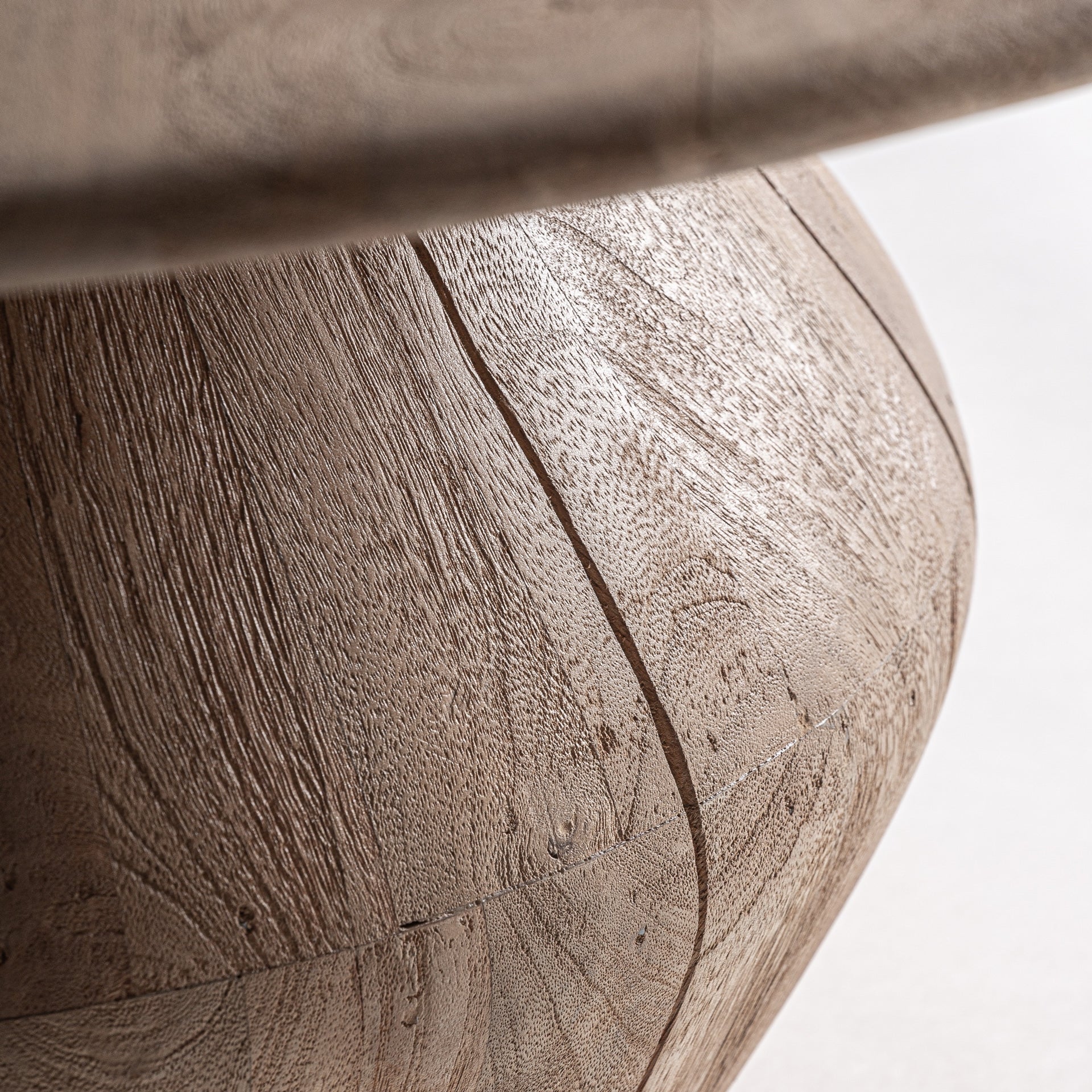 Runder Couchtisch JACQUARD aus Mangoholz