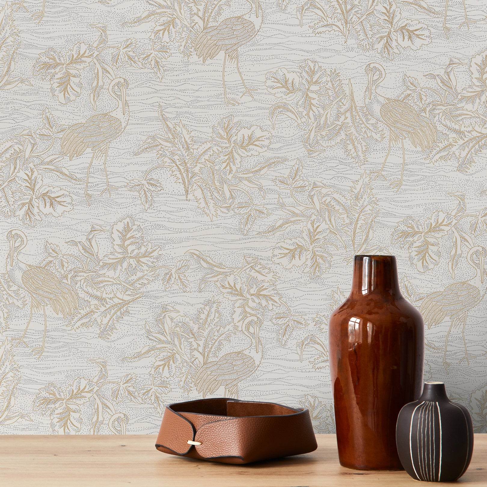 Structural wallpaper with a plant and animal motif MIRADOR - BLANC white