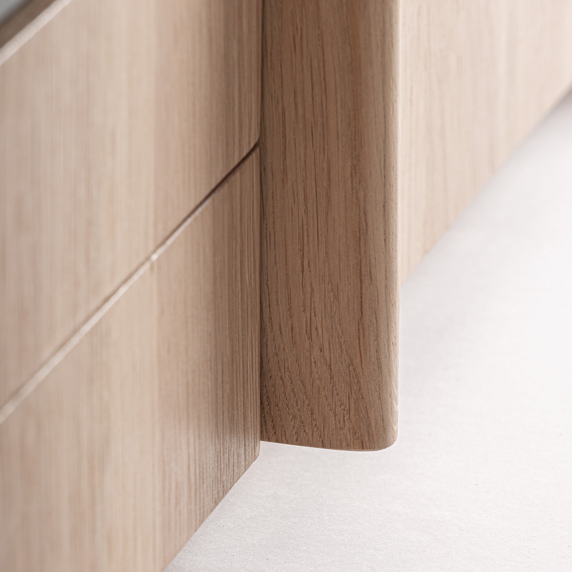 Szafka RTV NARA drewno dębowe z marmurowym blatem