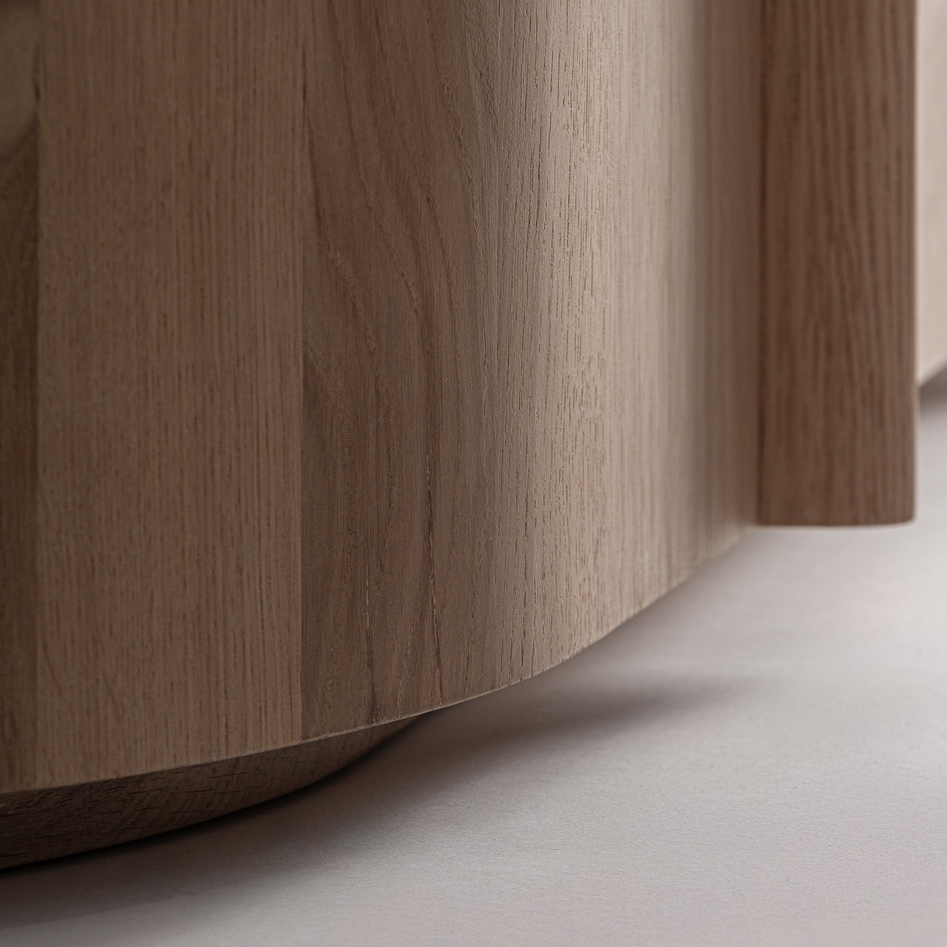 Szafka RTV NARA drewno dębowe z marmurowym blatem