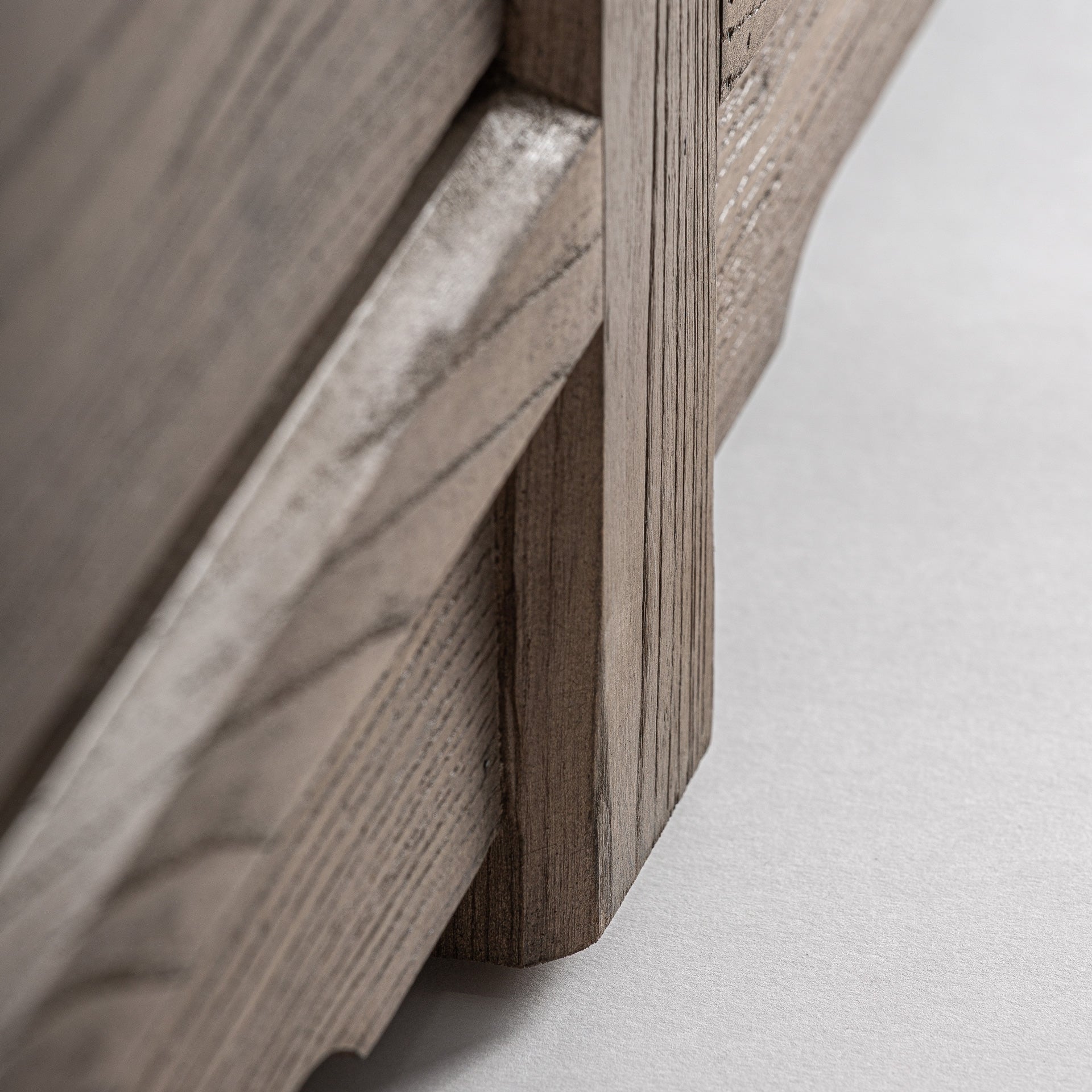 RTV-Sideboard UNTZA aus recyceltem Kiefernholz