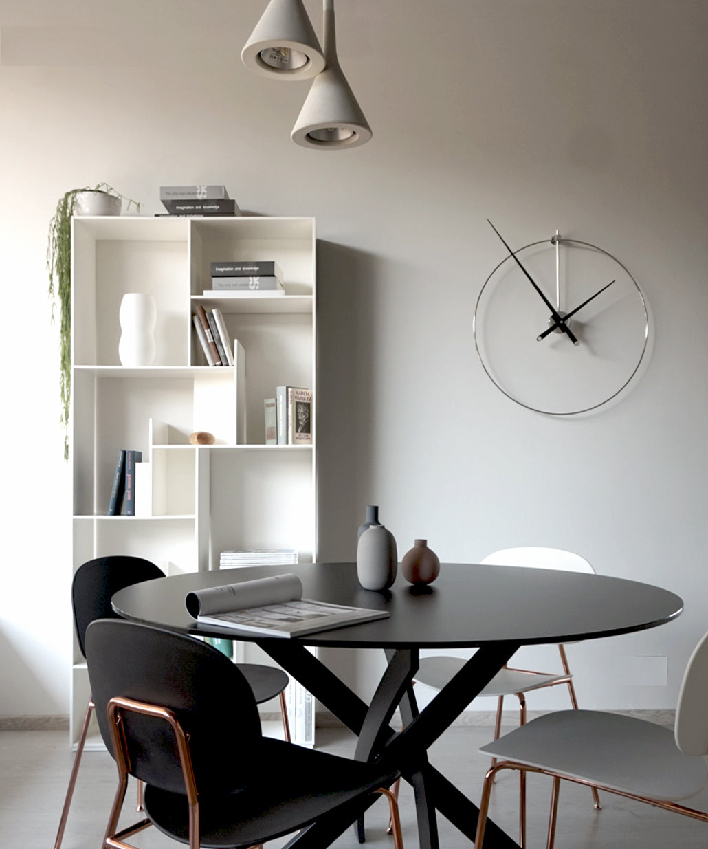 Zegar ścienny NEW ANDA czarne drewno orzechowe z chromem