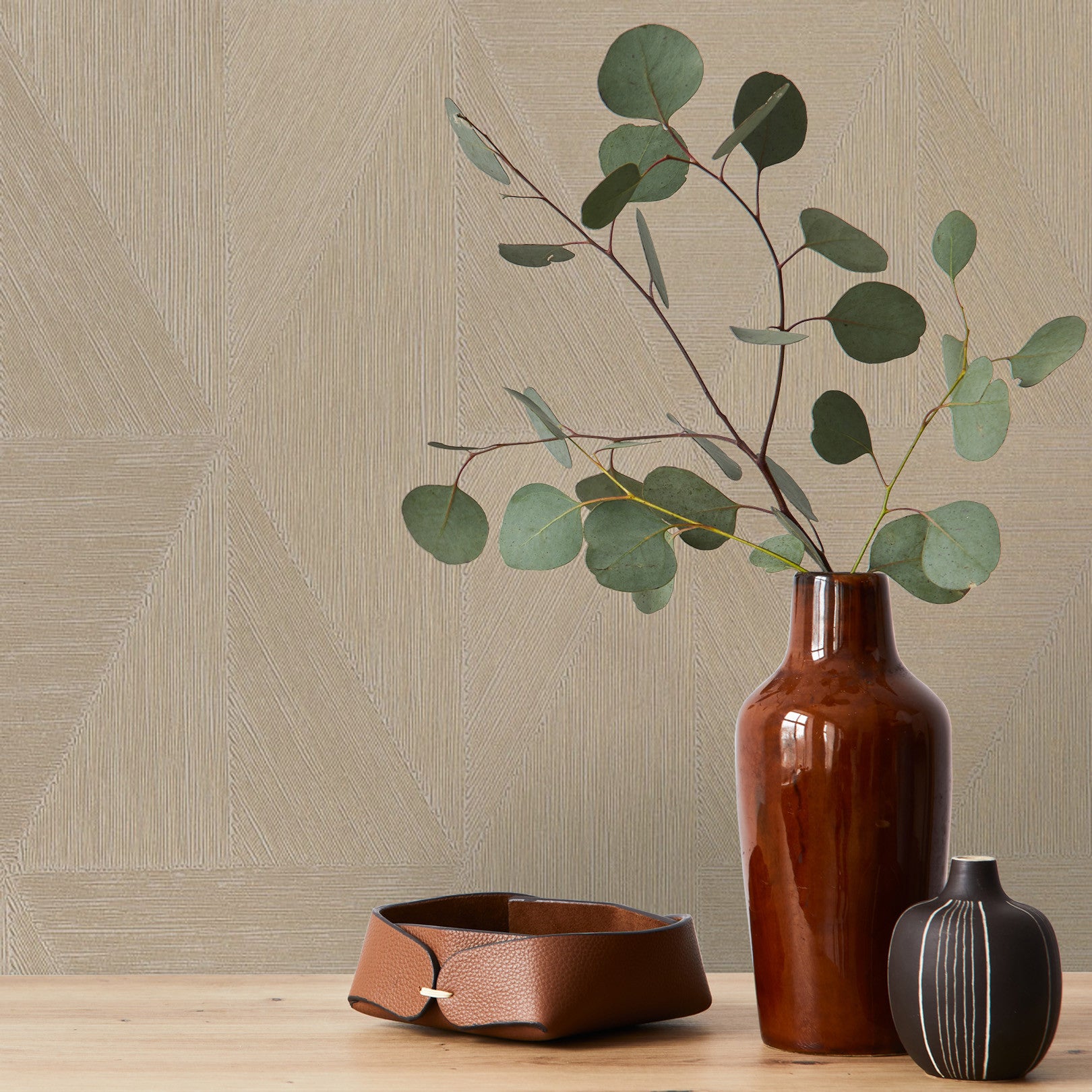 Tapeta metaliczna z geometrycznym wzorem PARANGON - BLANC/DORE biały ze złotym