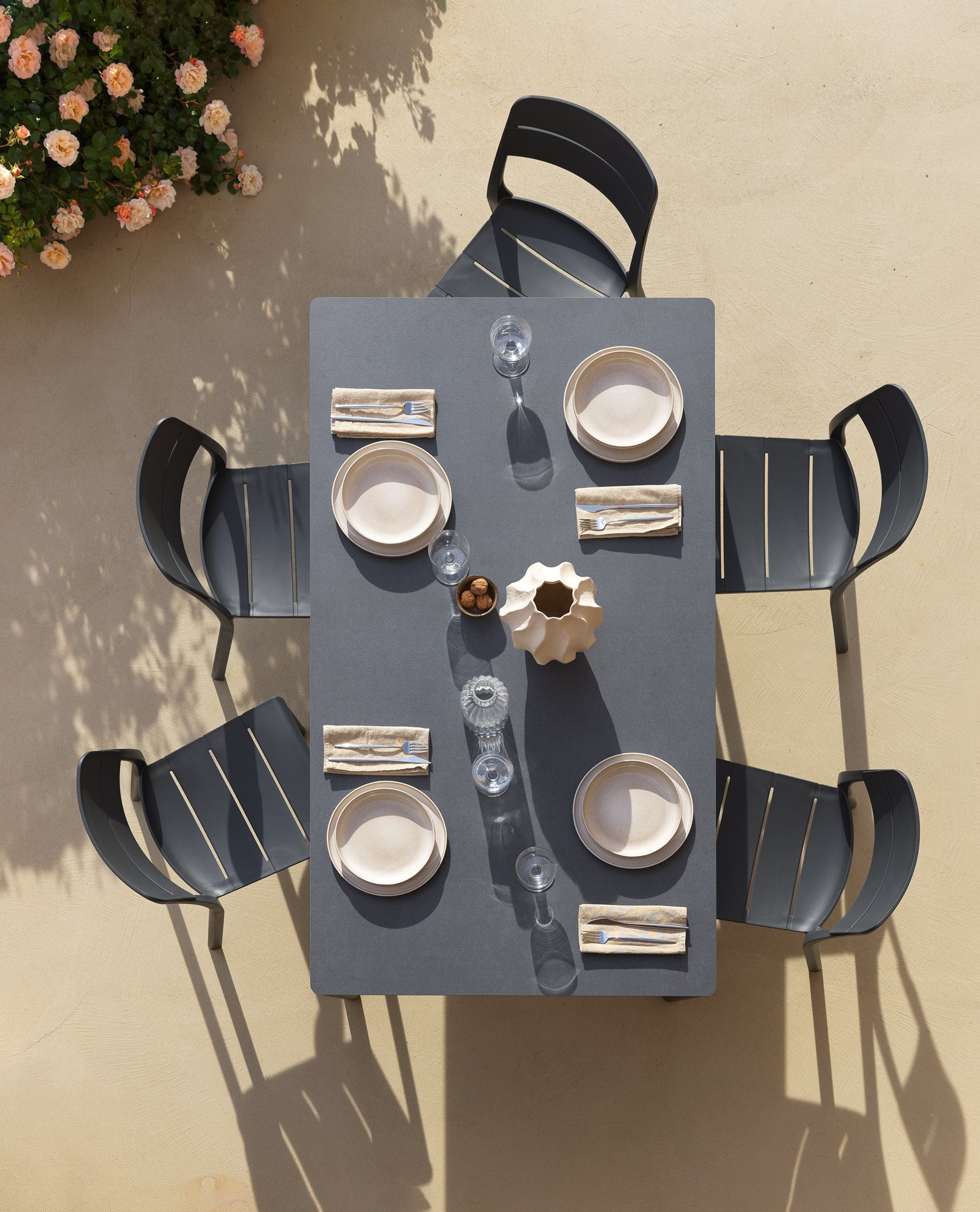 CASSIA Outdoor Chair in Burgundy