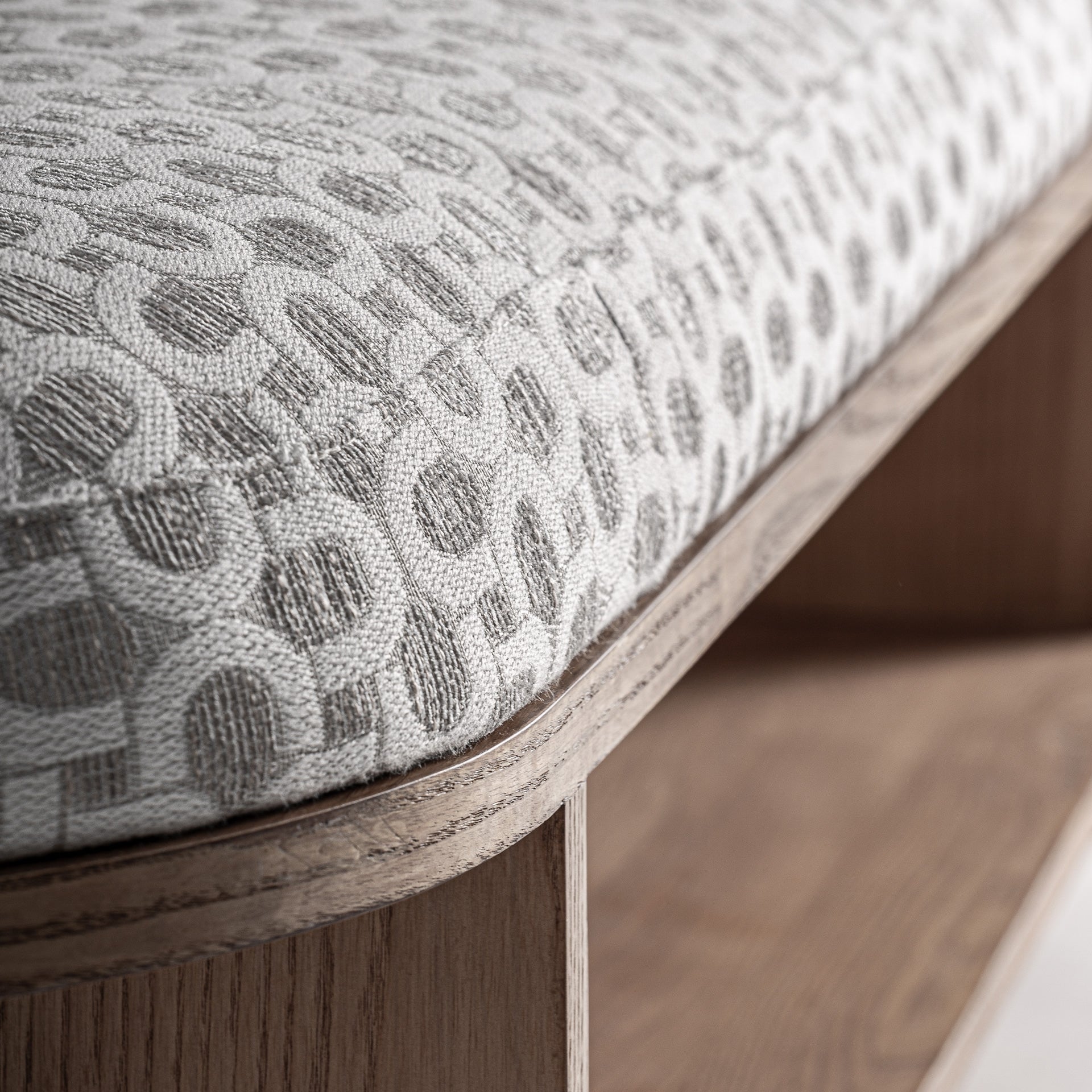 Bank KALK beige mit Basis aus Weidenholz