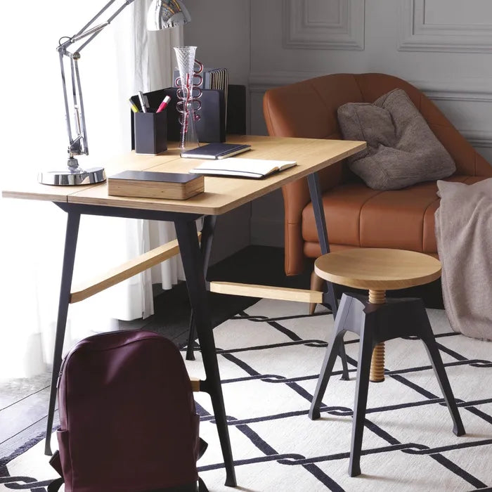 Stołek PORTABLE ATELIER drewno dębowe z czarną podstawą
