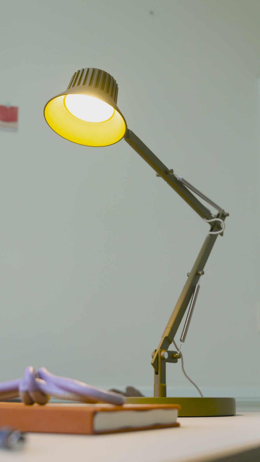 Lampa biurkowa regulowana DEDICATE brązowo-zielony