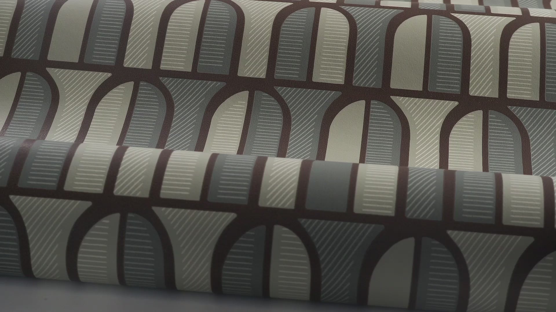 Non-woven paper wallpaper with a geometric pattern VENICE green with beige