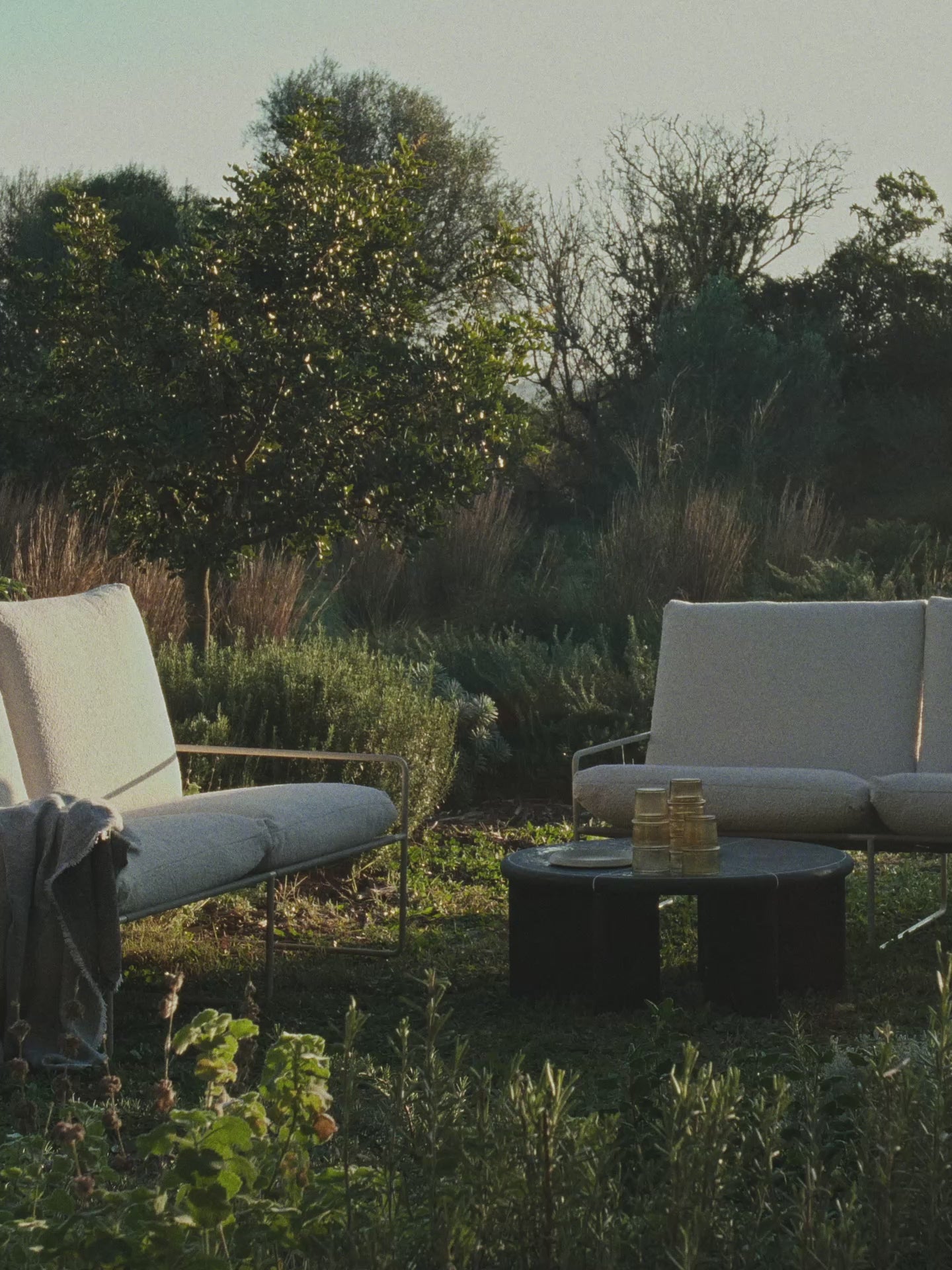 2-seater outdoor sofa DESERT broken white with beige base