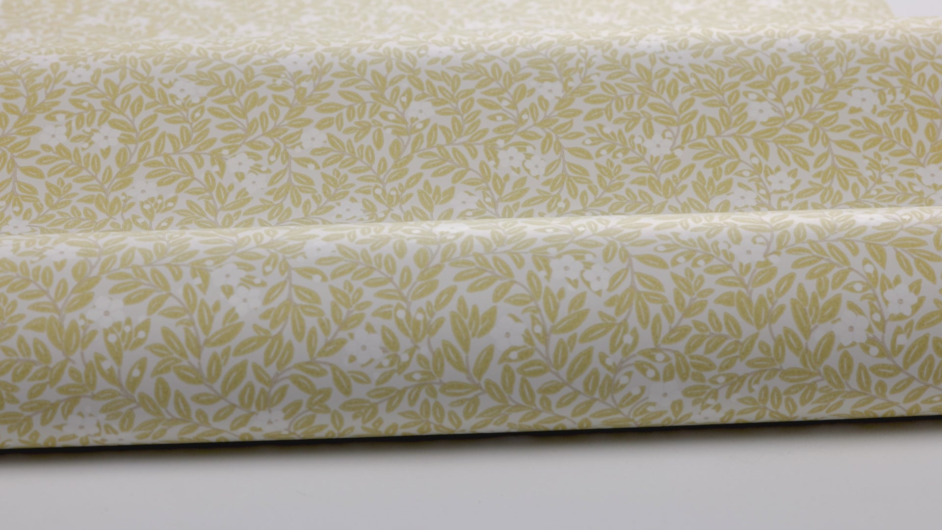 Tapeta z roślinnym motywem kwiatów i liści MYRTEN żółty z białym