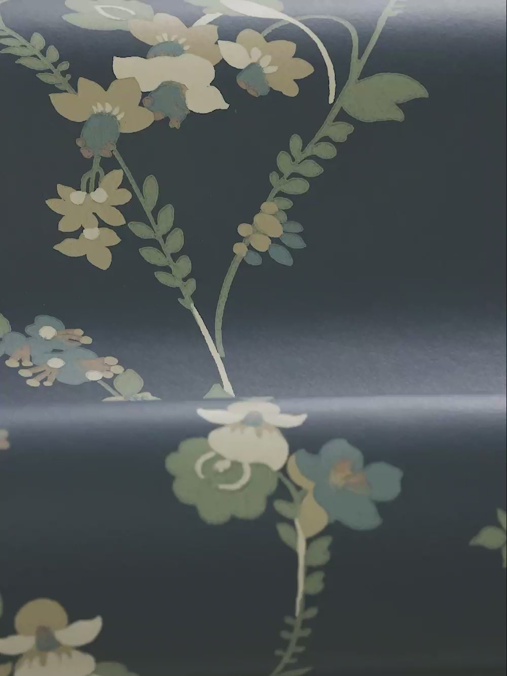 VERA Floral Pattern Wallpaper in Navy Blue and Green
