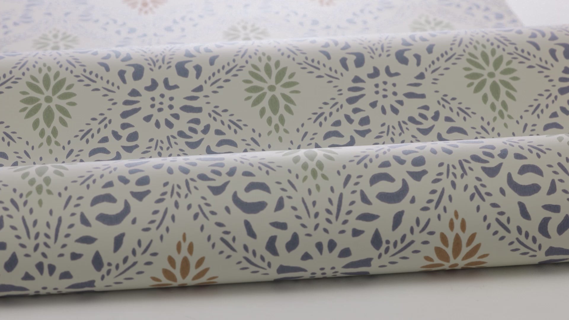 Tapeta flizelinowa papierowa z geometrycznym wzorem KVARNHOLMEN niebieski z piaskowym