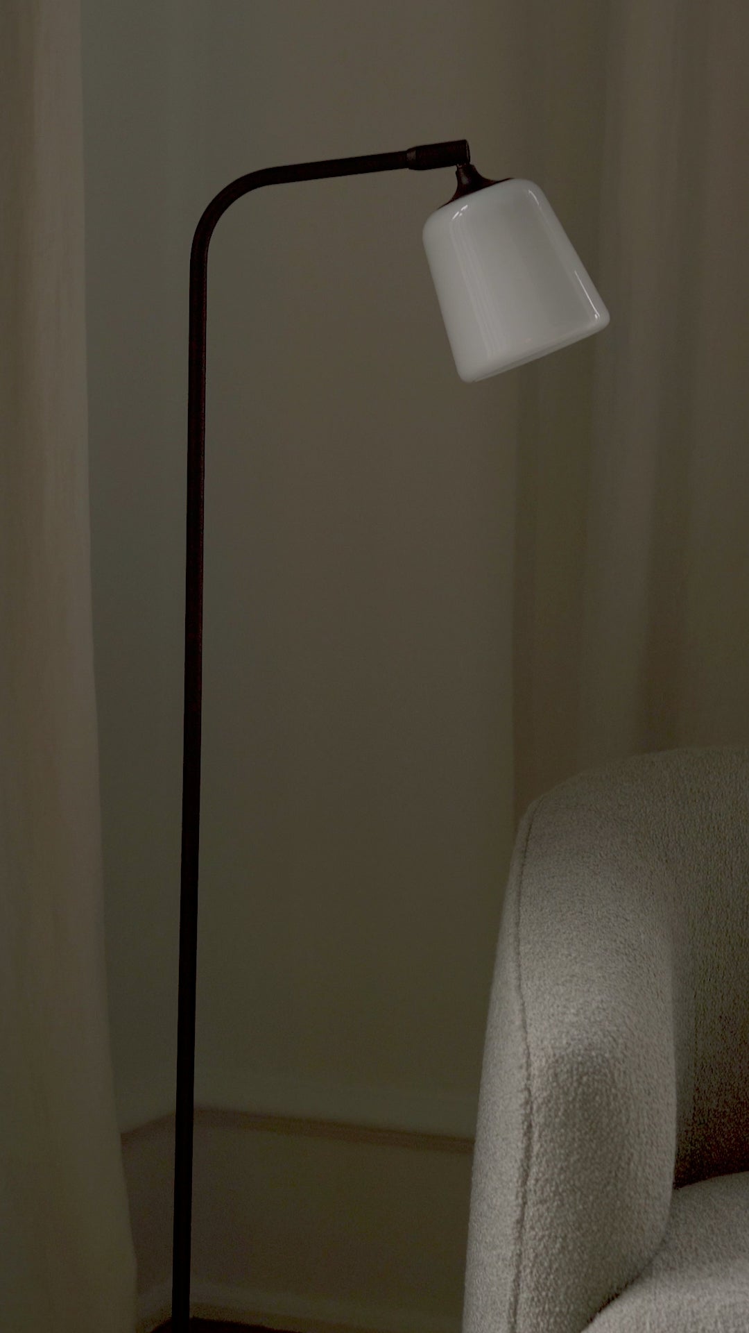 Lampa podłogowa MATERIAL jasny cement
