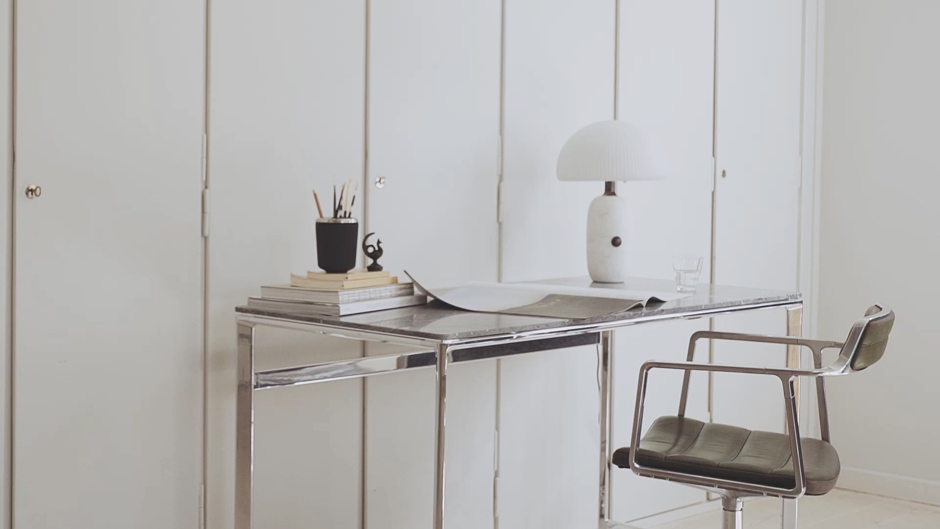 Biurko STUDIO marmurowy blat – Vipp