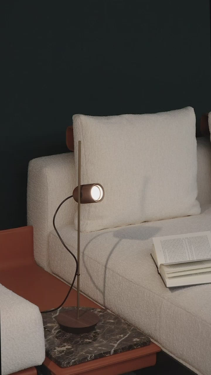 Lampa stołowa ONFA drewno orzechowe z mosiężnym wykończeniem