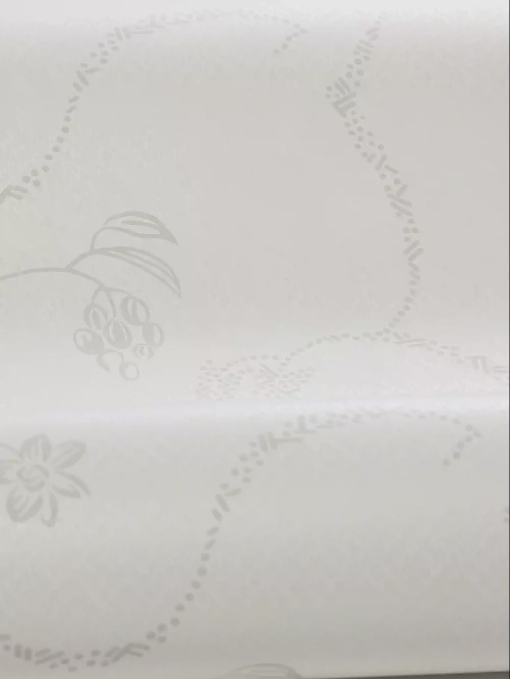 ELSIE Plant Motif Wallpaper in Broken White
