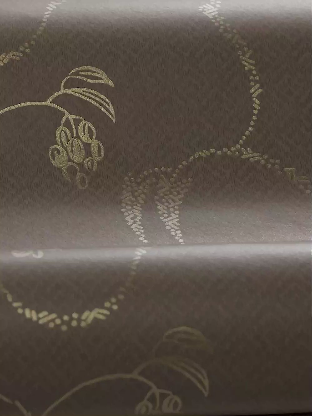 ELSIE Brown Floral Pattern Wallpaper with Gold