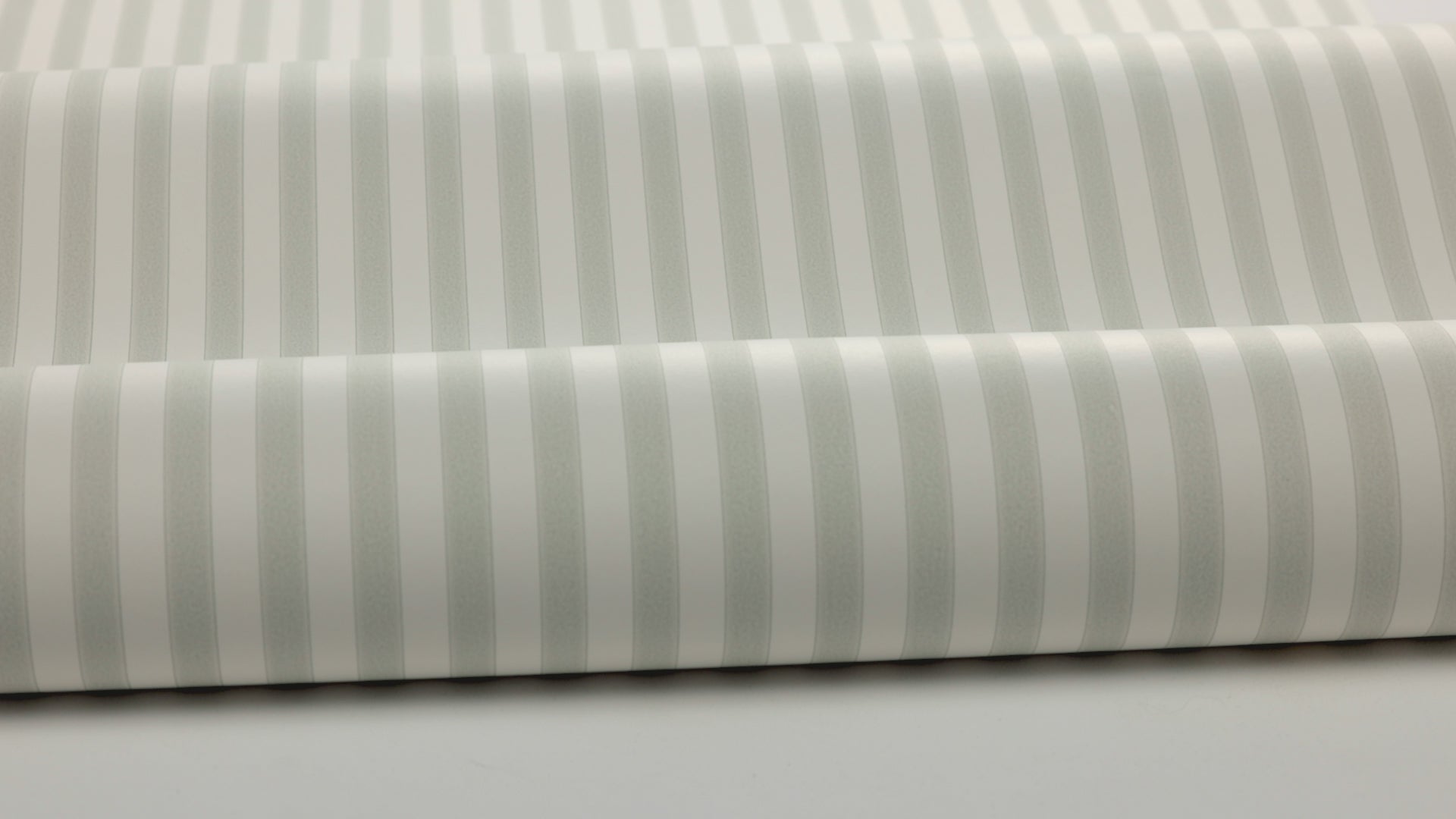 Tapete mit Streifenmuster MÖLLE STRIPE grau mit beige