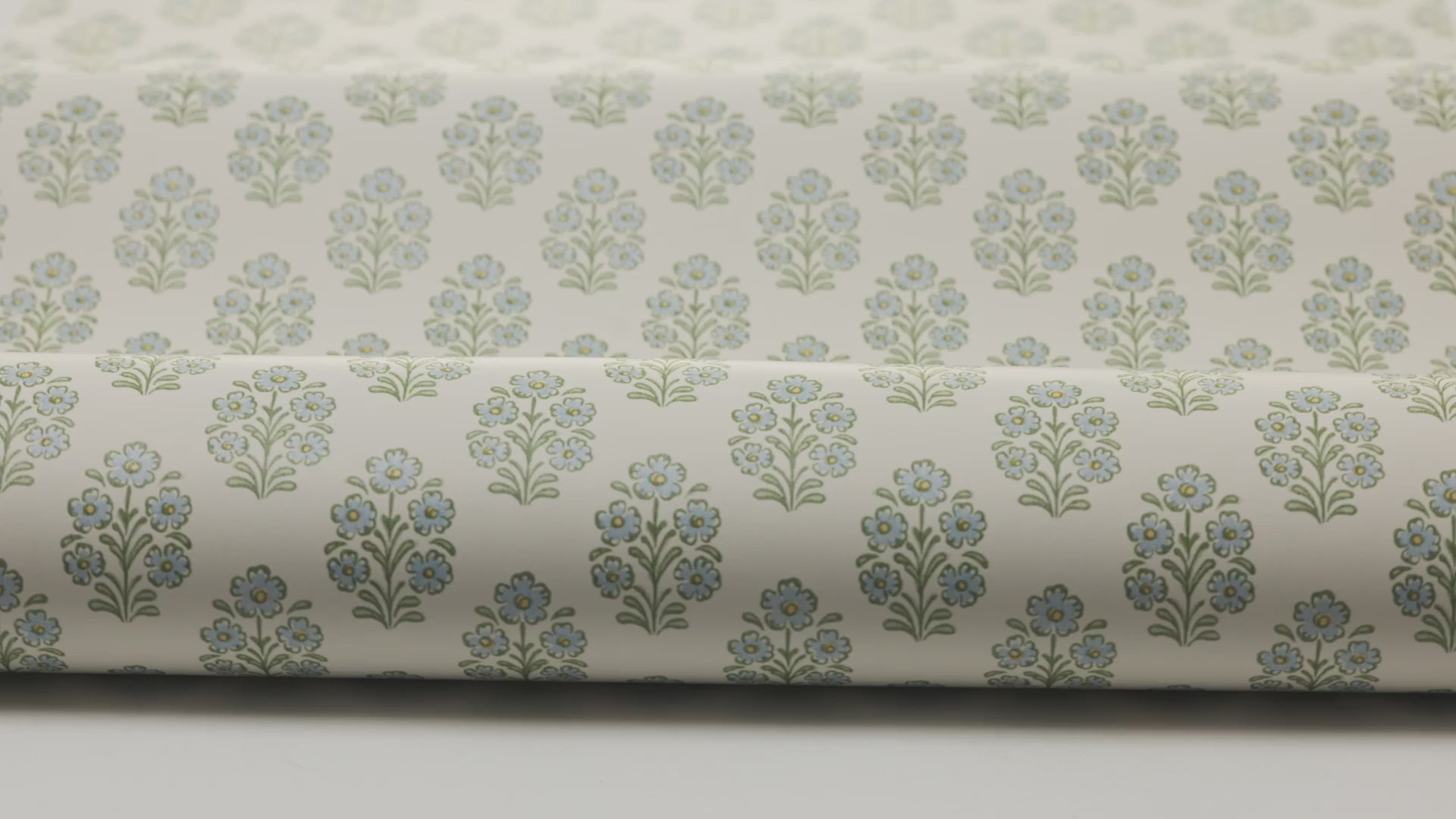 Tapete mit floralem Muster SIBYLLA cremefarben mit Blau