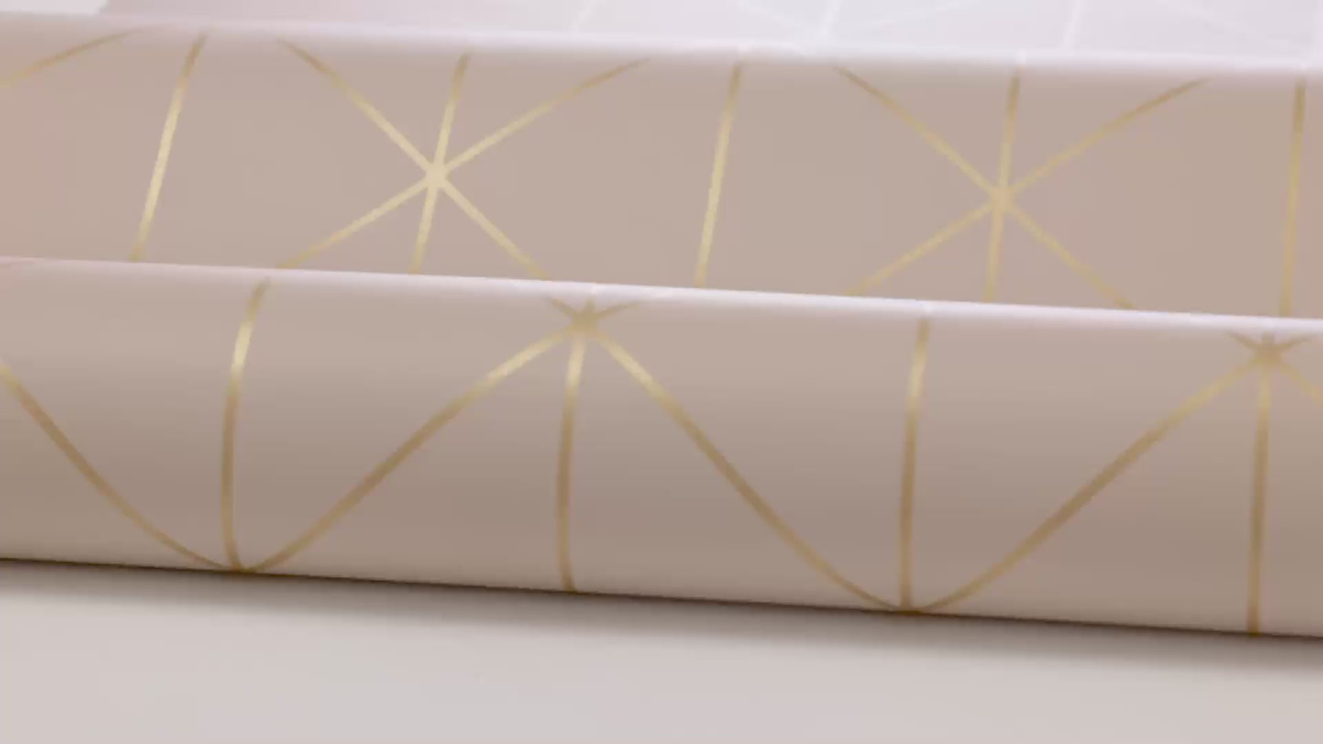 Non-woven paper wallpaper with a geometric DIAMONDS pattern in pink