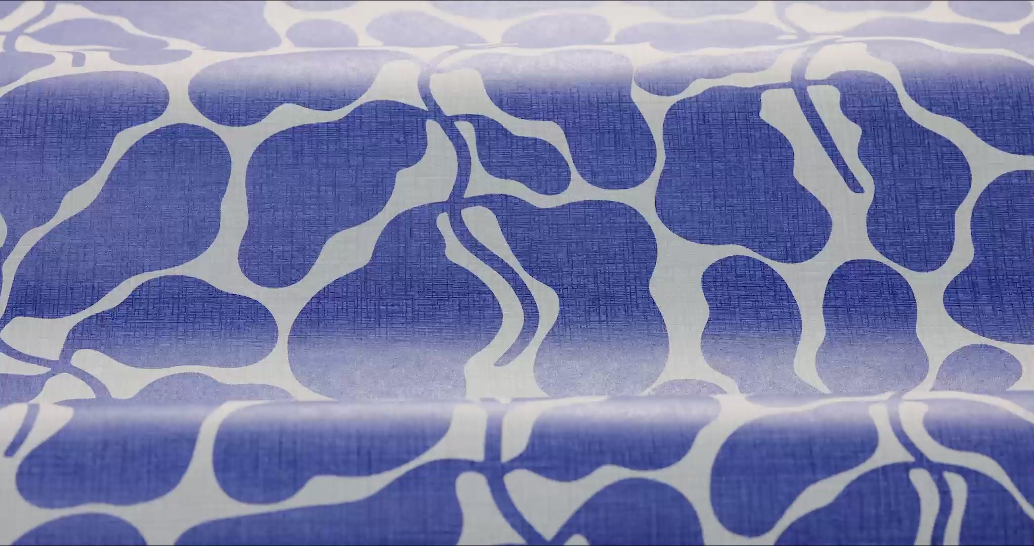 Tapeta flizelinowa papierowa z roślinnym wzorem MY SECRET GARDEN niebieski z białym