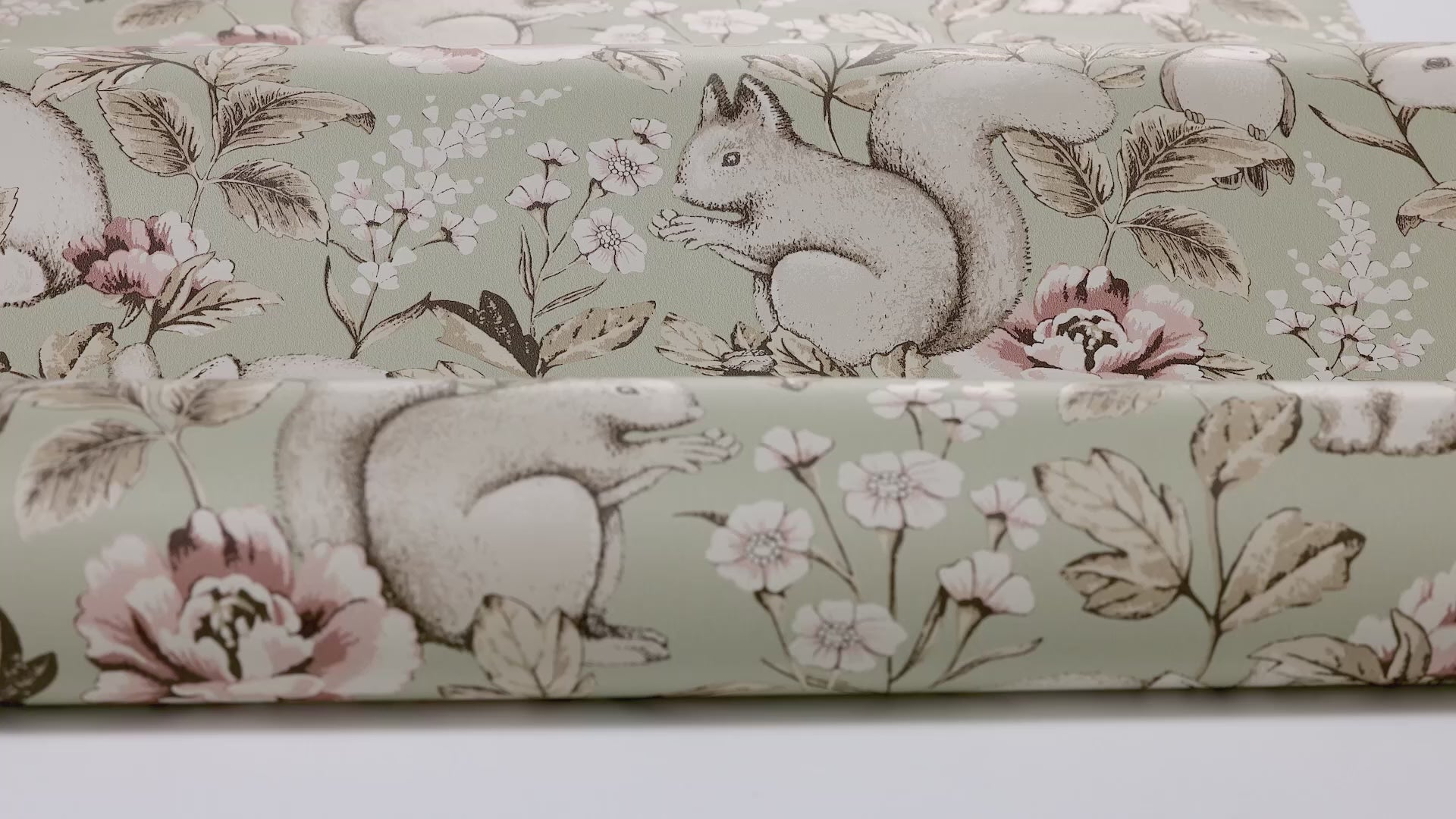 Tapete für Kinder mit pflanzlichem und tierischem Motiv MAGIC FOREST hellgrün