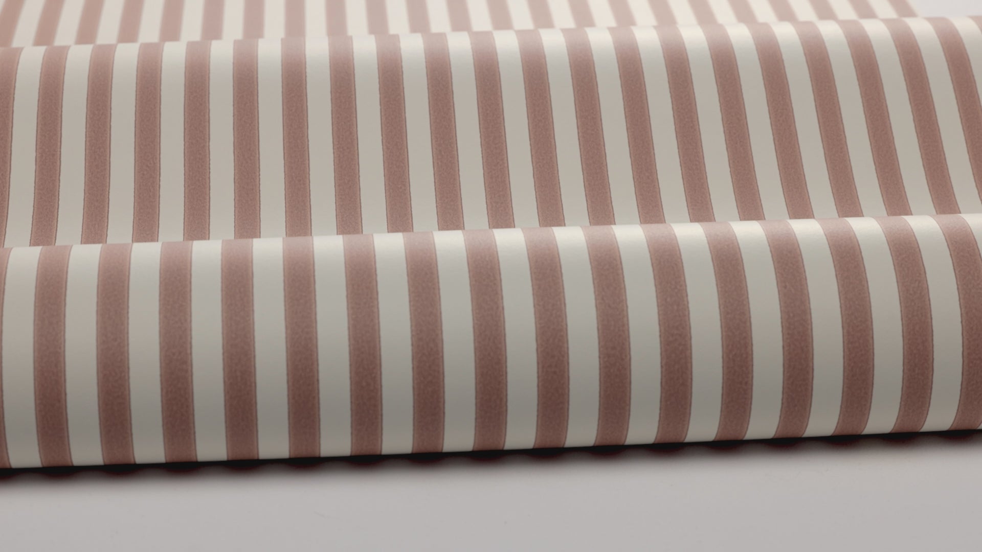 Tapete mit Streifenmuster MÖLLE STRIPE rot mit beige