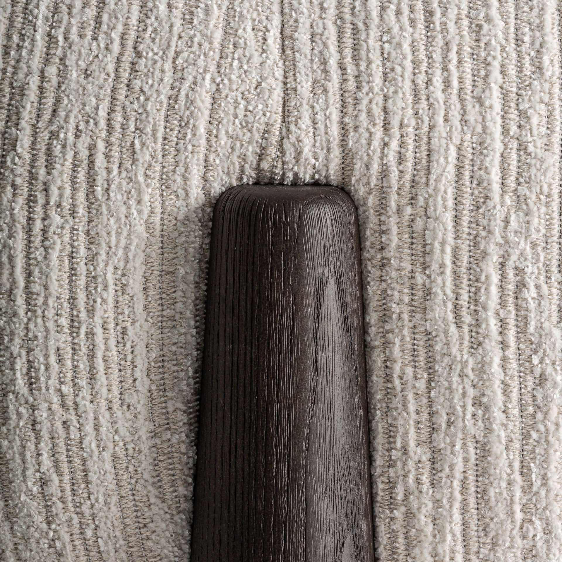 Bank DAVOS weißer Chenille mit dunklem Kiefernboden