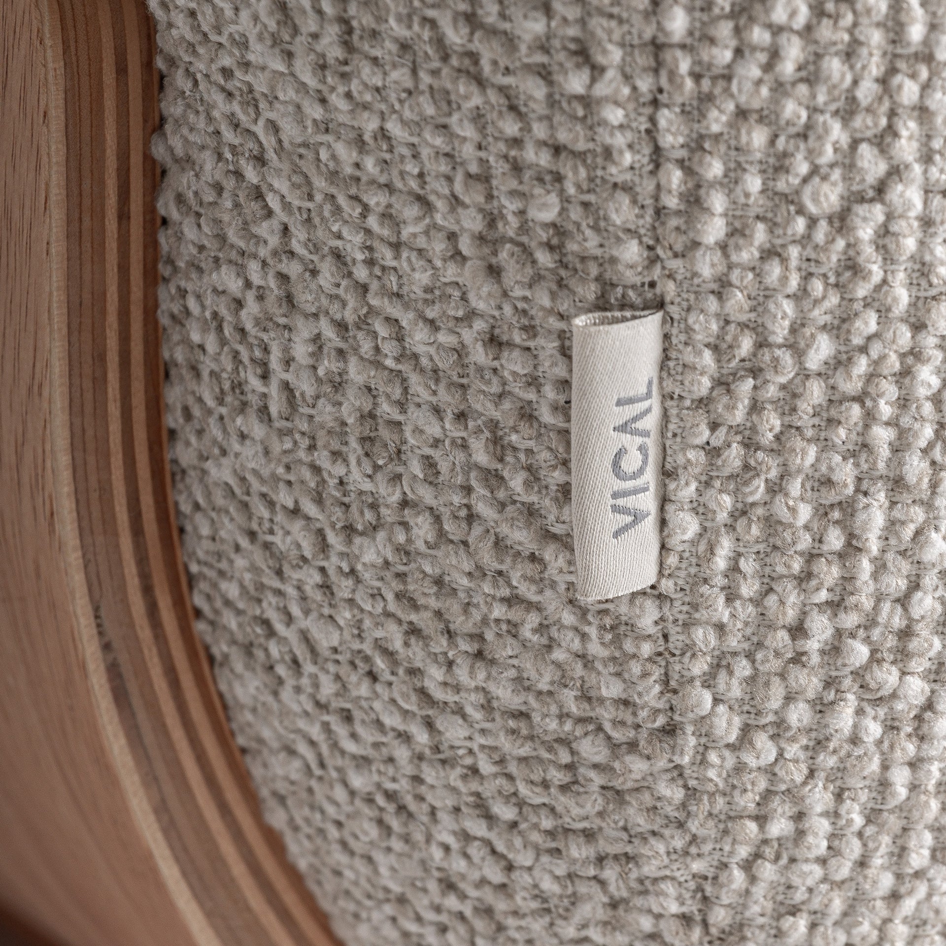 Puf SASI złamany biały