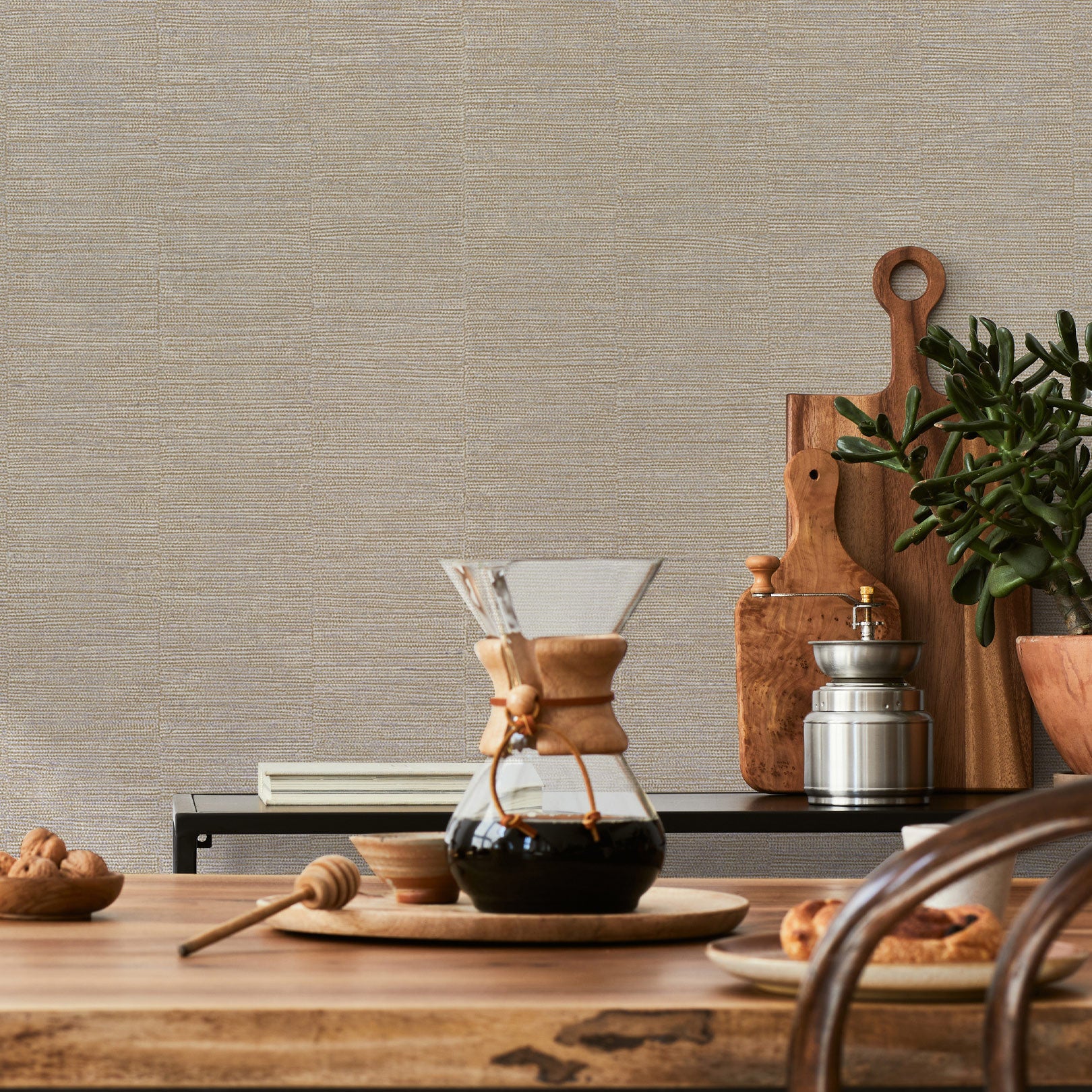 Tapeta strukturalna metaliczna w prążki SCANDIUM - SABLE/ARGENT beżowy