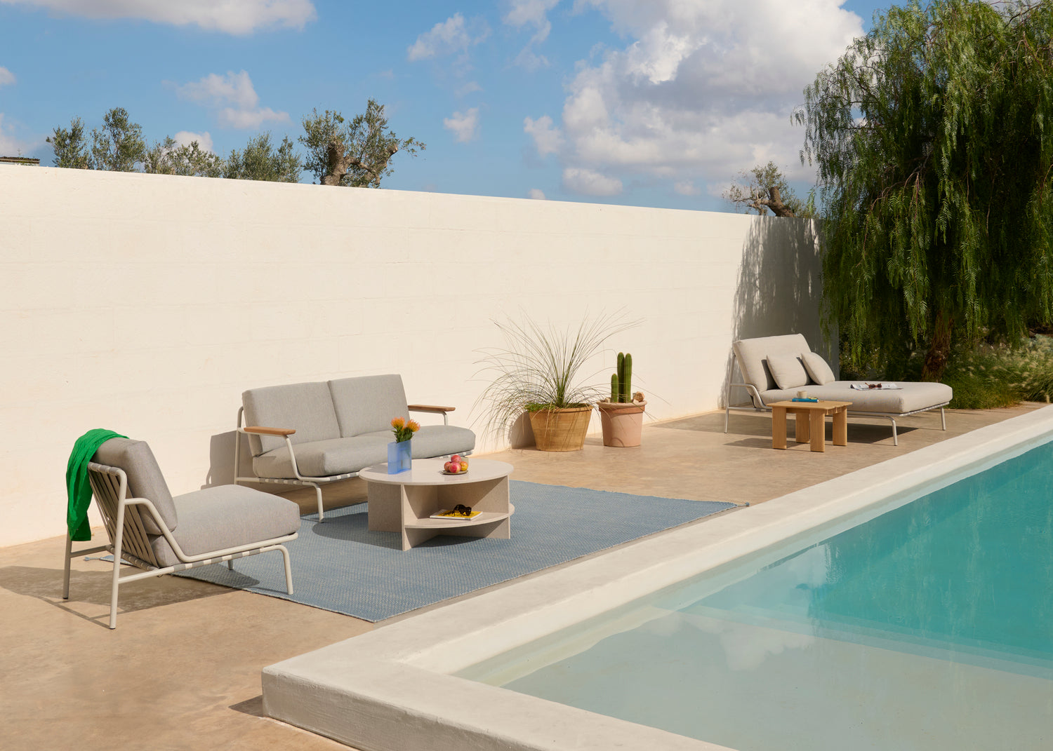 2-Seater Outdoor Sofa SETTLE Gray with Green Base [Amelia]