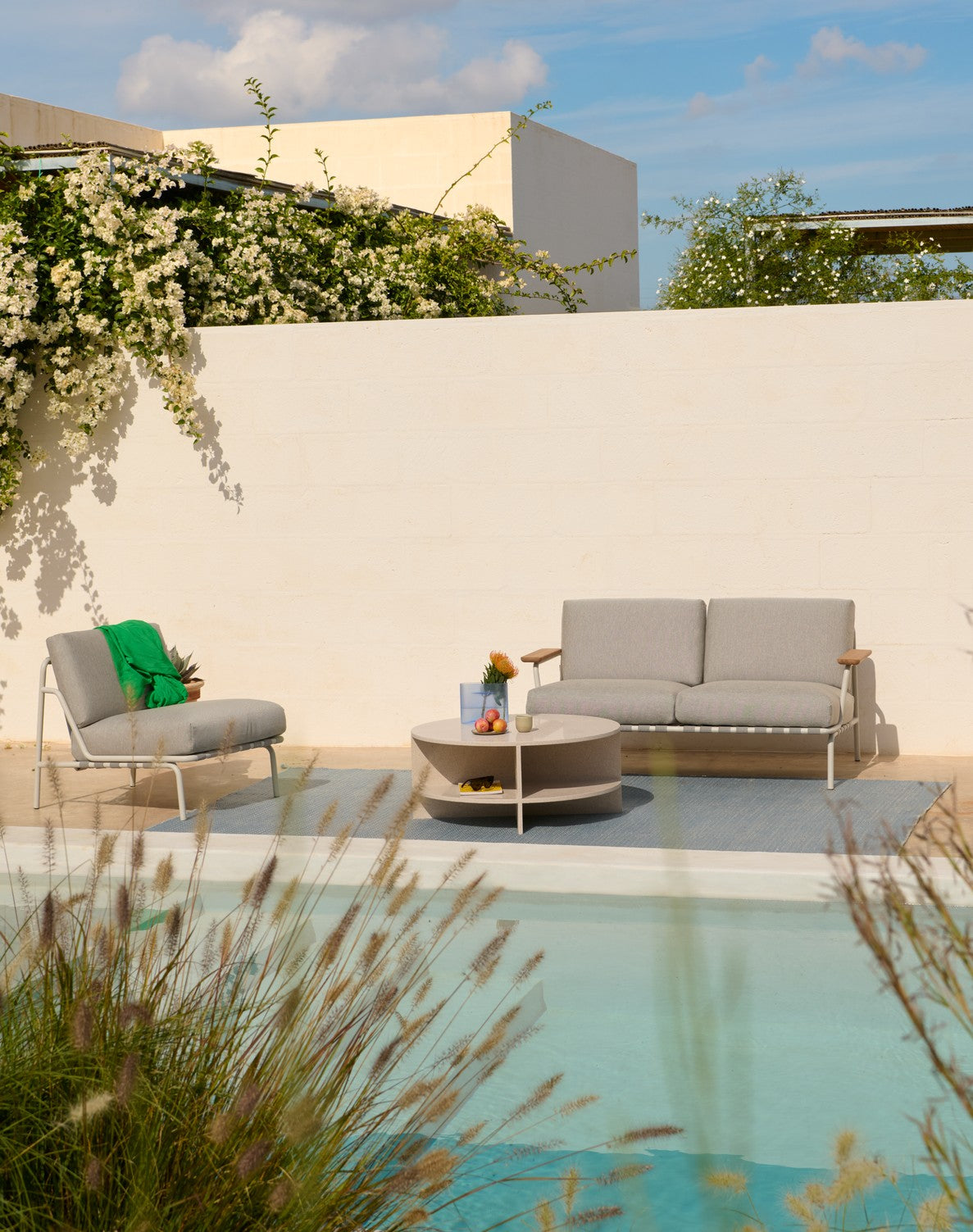 Outdoor 2-Seater Sofa with Armrests SETTLE Light Gray with Gray Base [Amelia]