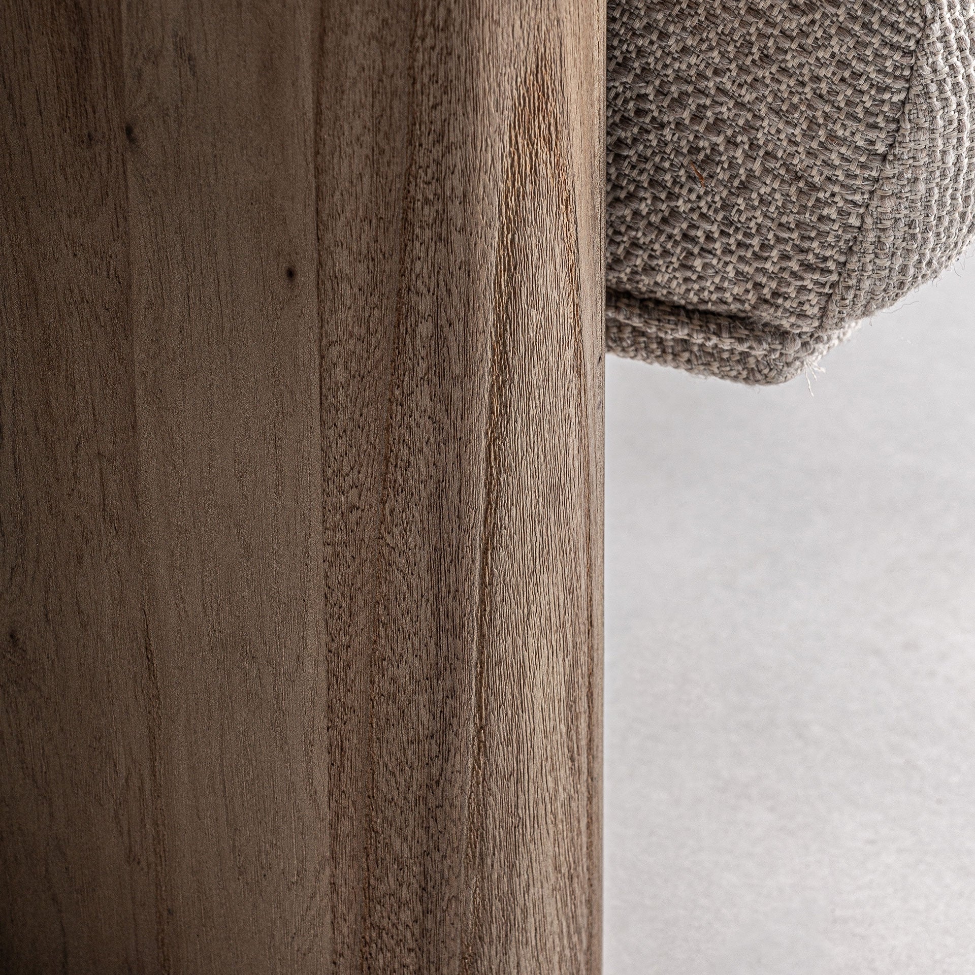 Sofa z poduszkami JACQUARD beżowy z drewnianą podstawą