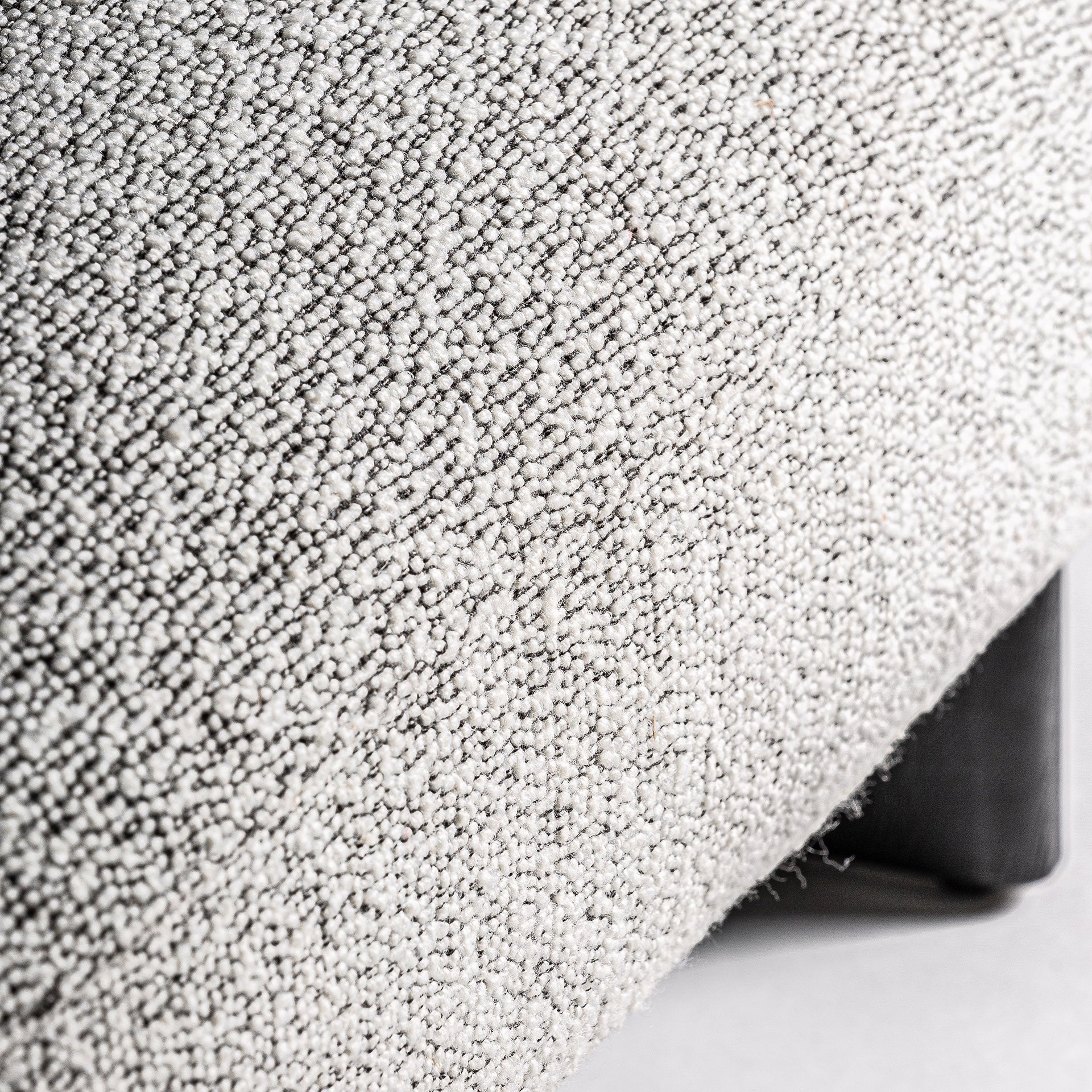 Sofa NARA szary z czarną dębową podstawą