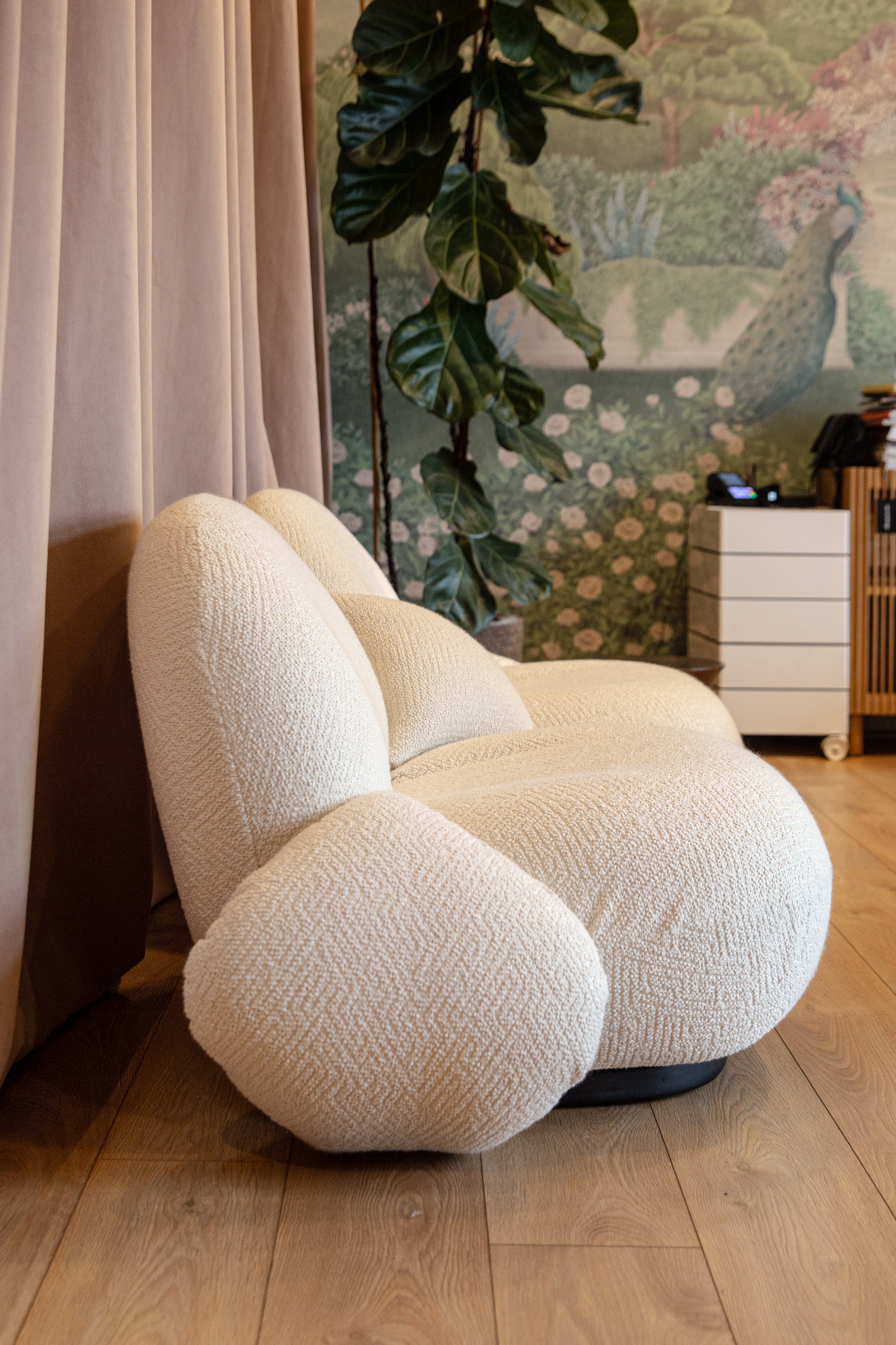 Sofa 2-sitzig PACHA weiß mit schwarzem Gestell - Ausstellungsstück
