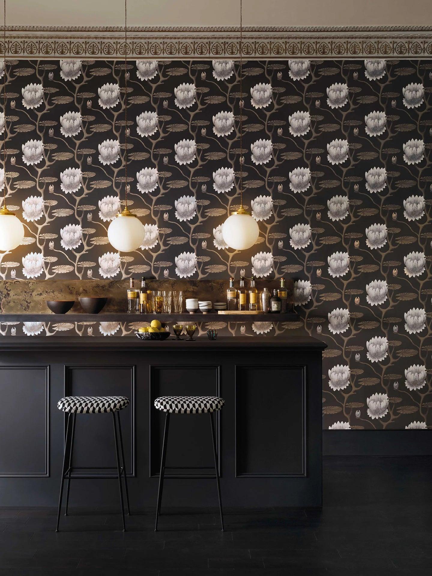 Tapeta z motywem roślinnym kwiatów CONTEMPORARY COLLECTION - Summer Lily fiolet na bieli