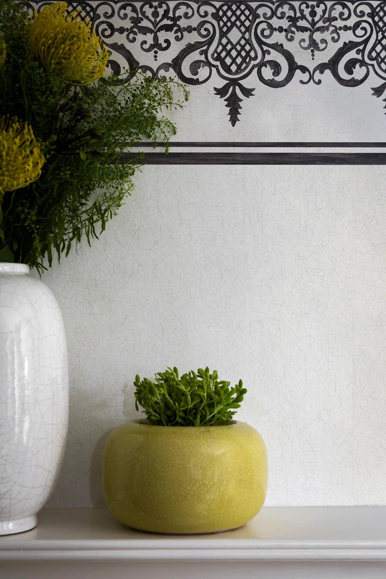 Wallpaper imitating a cracking surface FOLIE - Trianon cream