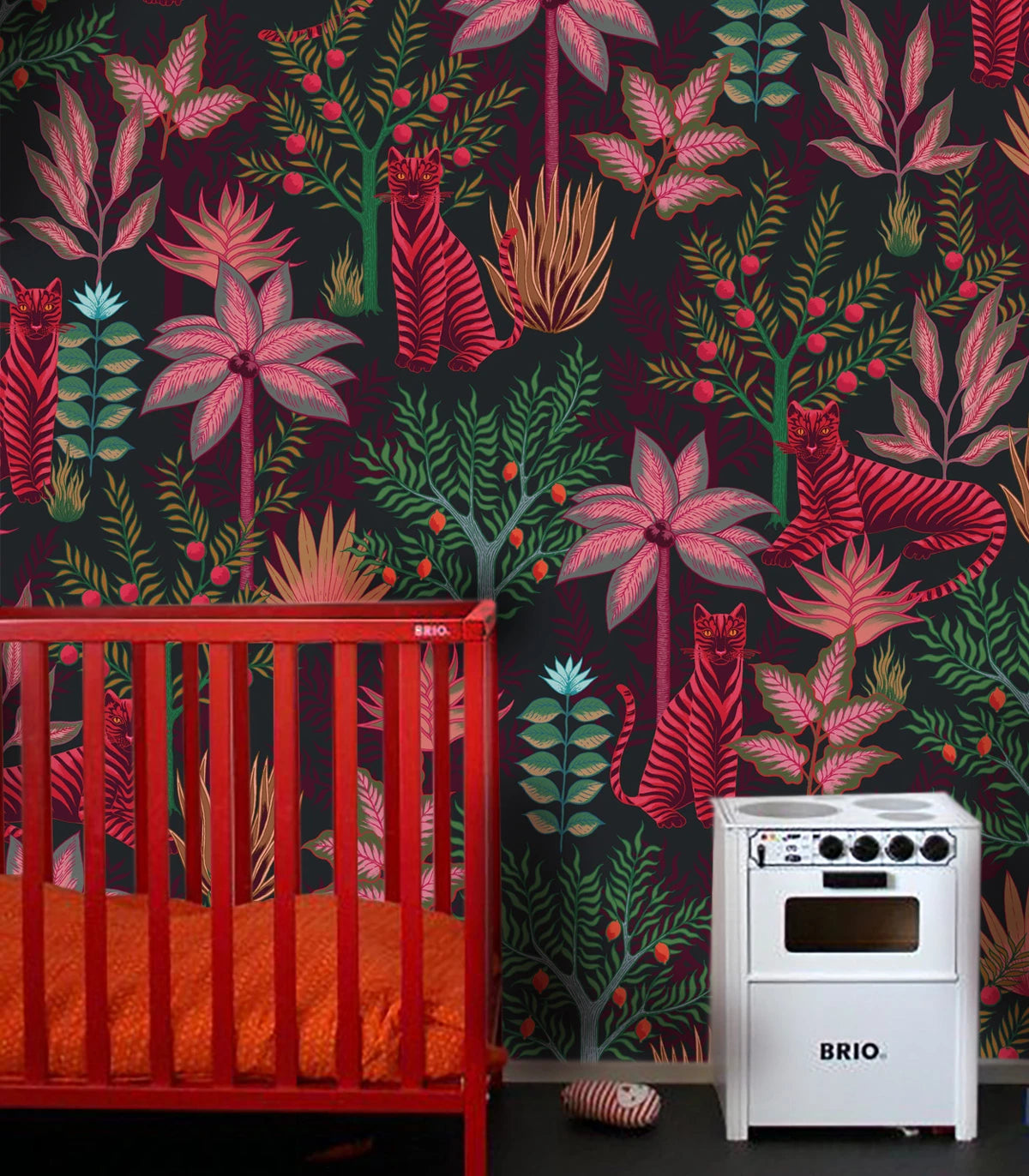 Tapete mit pflanzlichem und tierischem Motiv GOLD TIGERS BLACK schwarz mit rot