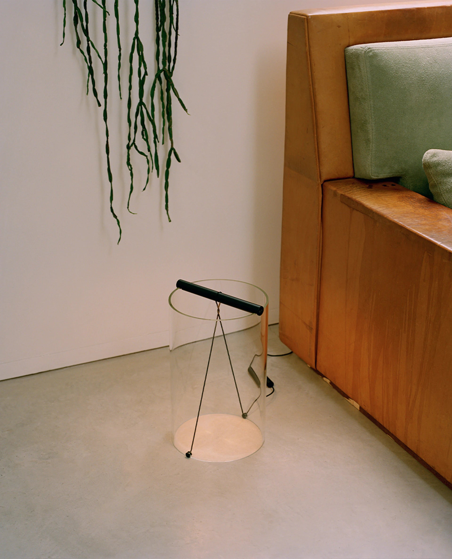 TO-TIE Glass Table Lamp