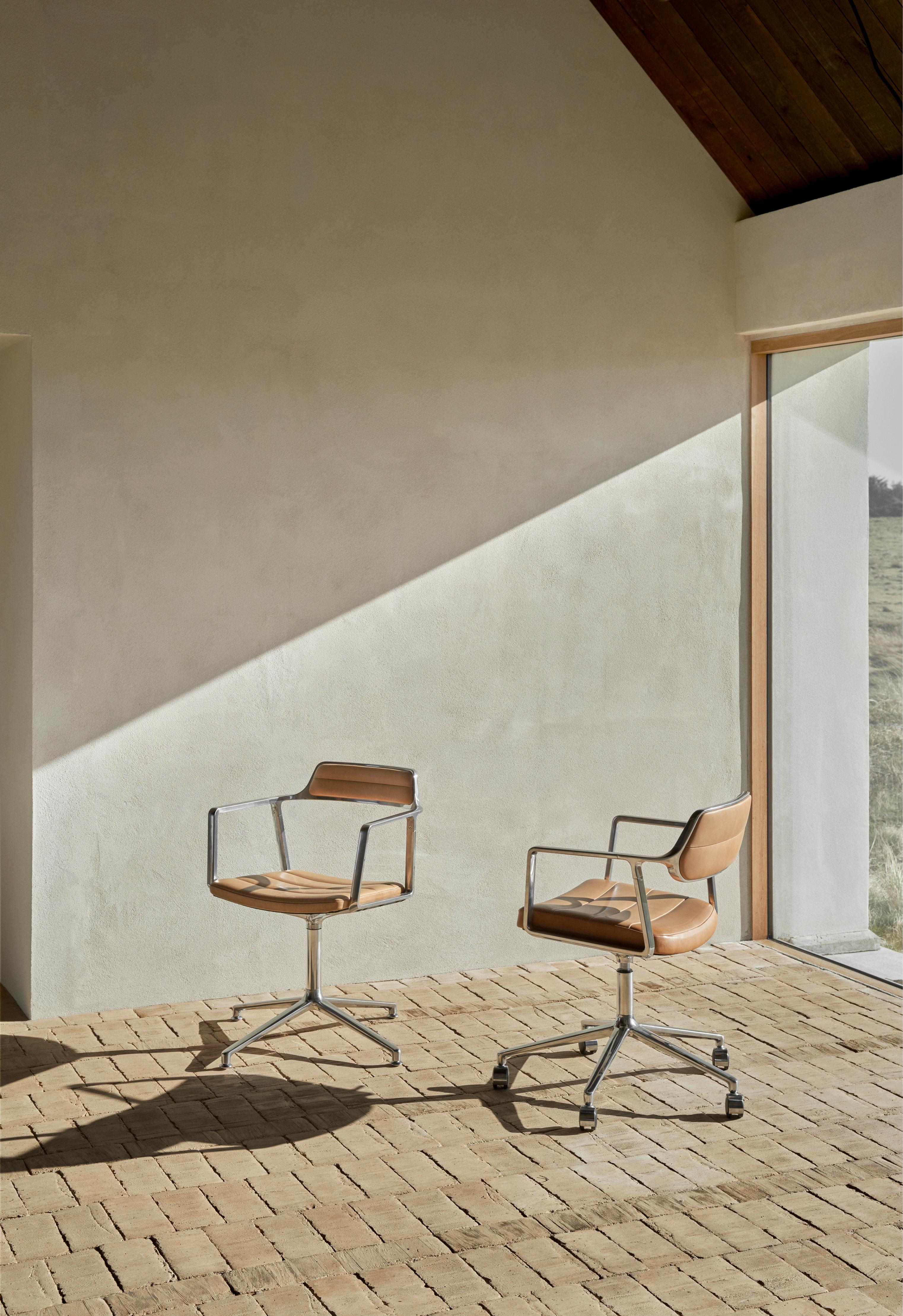 Krzesło biurowe 453+ karmelowa skóra z metalową podstawą