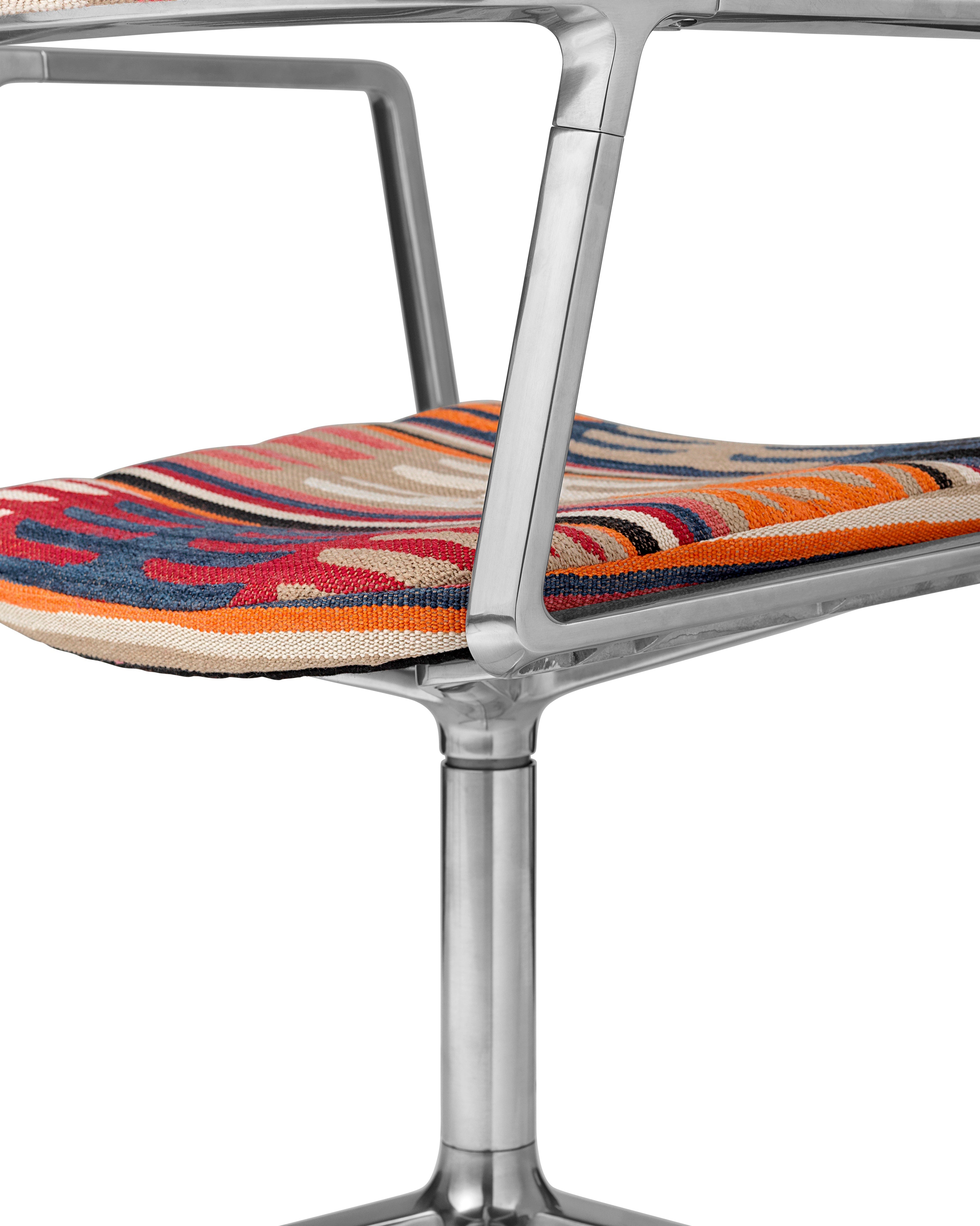 Krzesło biurowe 452 - TODOS SANTOS niebieskim i pomarańczowym z metalową podstawą