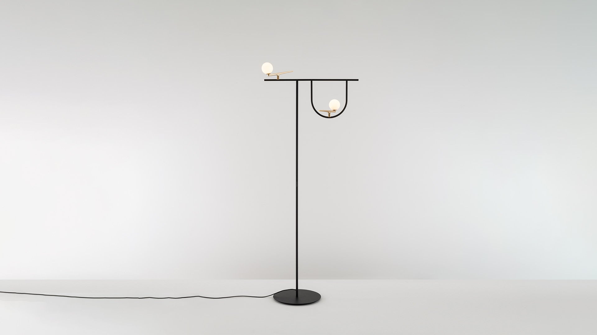 Stehlampe YANZI schwarz mit Gold